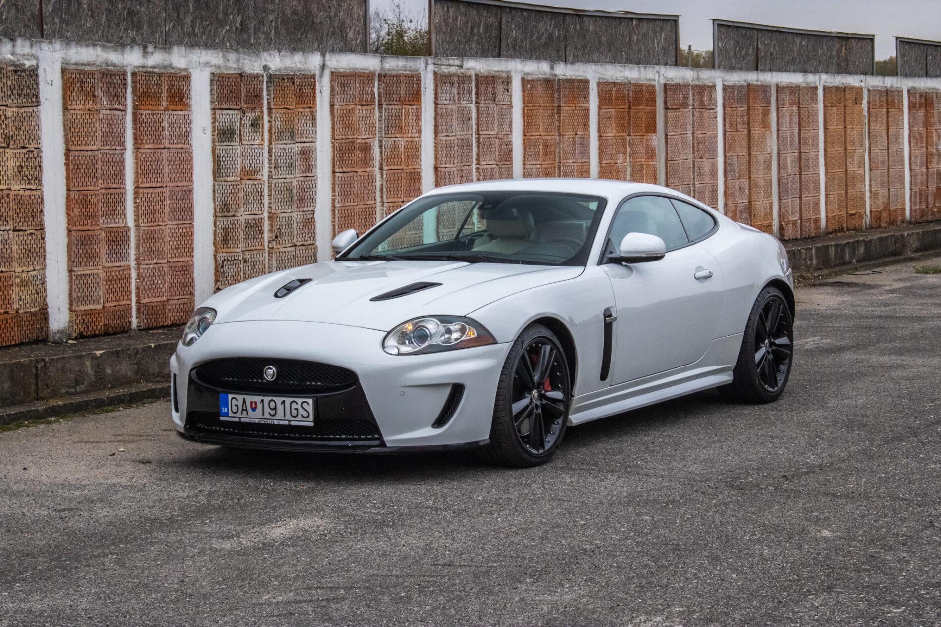 2010 Jaguar XKR, biela kupé, 126 966 km