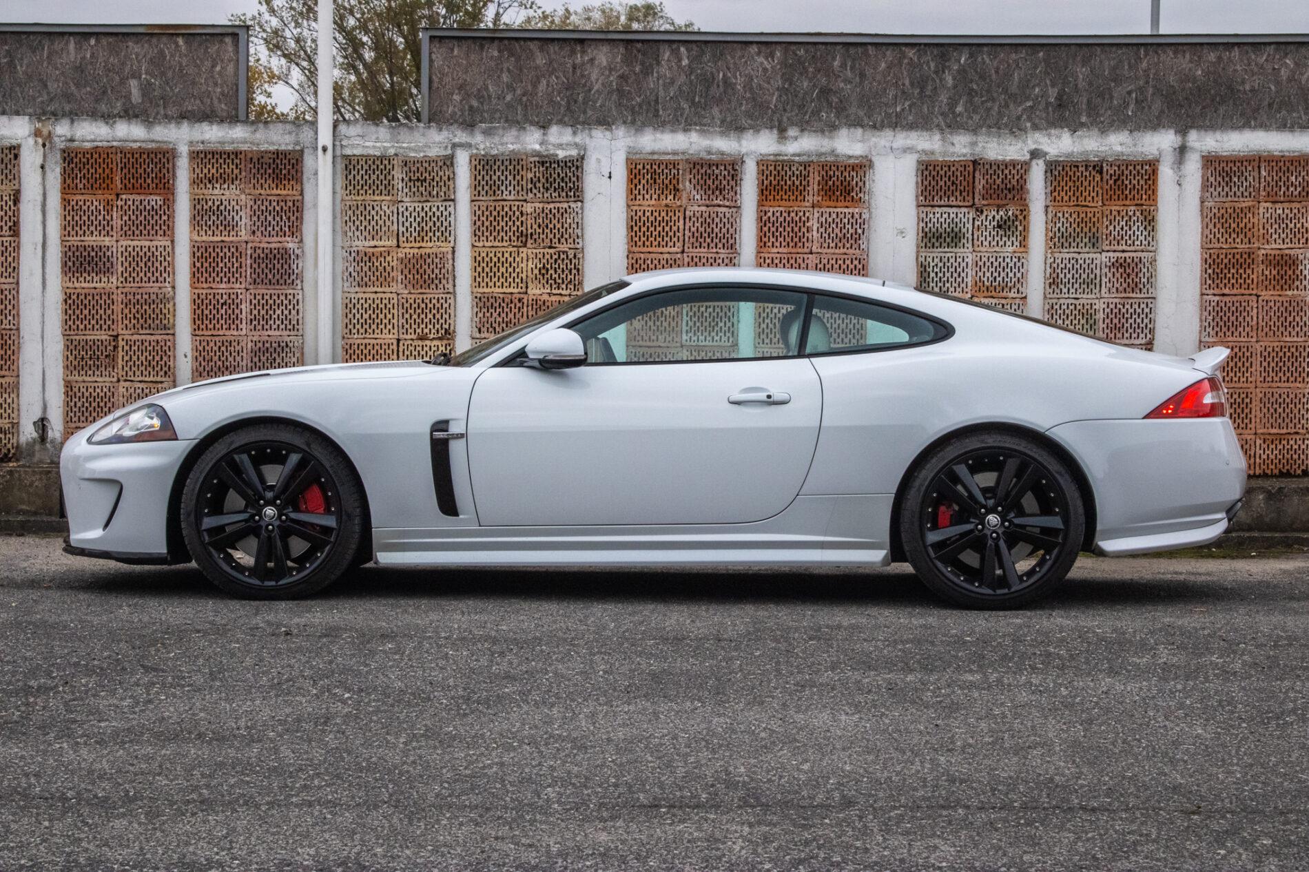2010 Jaguar XKR, biela kupé, 126 966 km