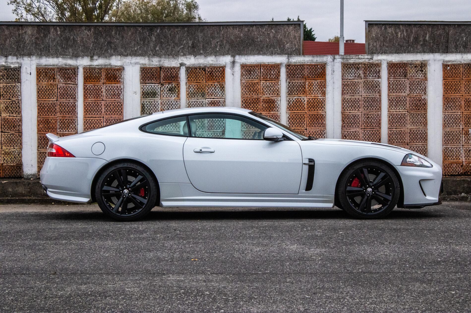 2010 Jaguar XKR, biela kupé, 126 966 km
