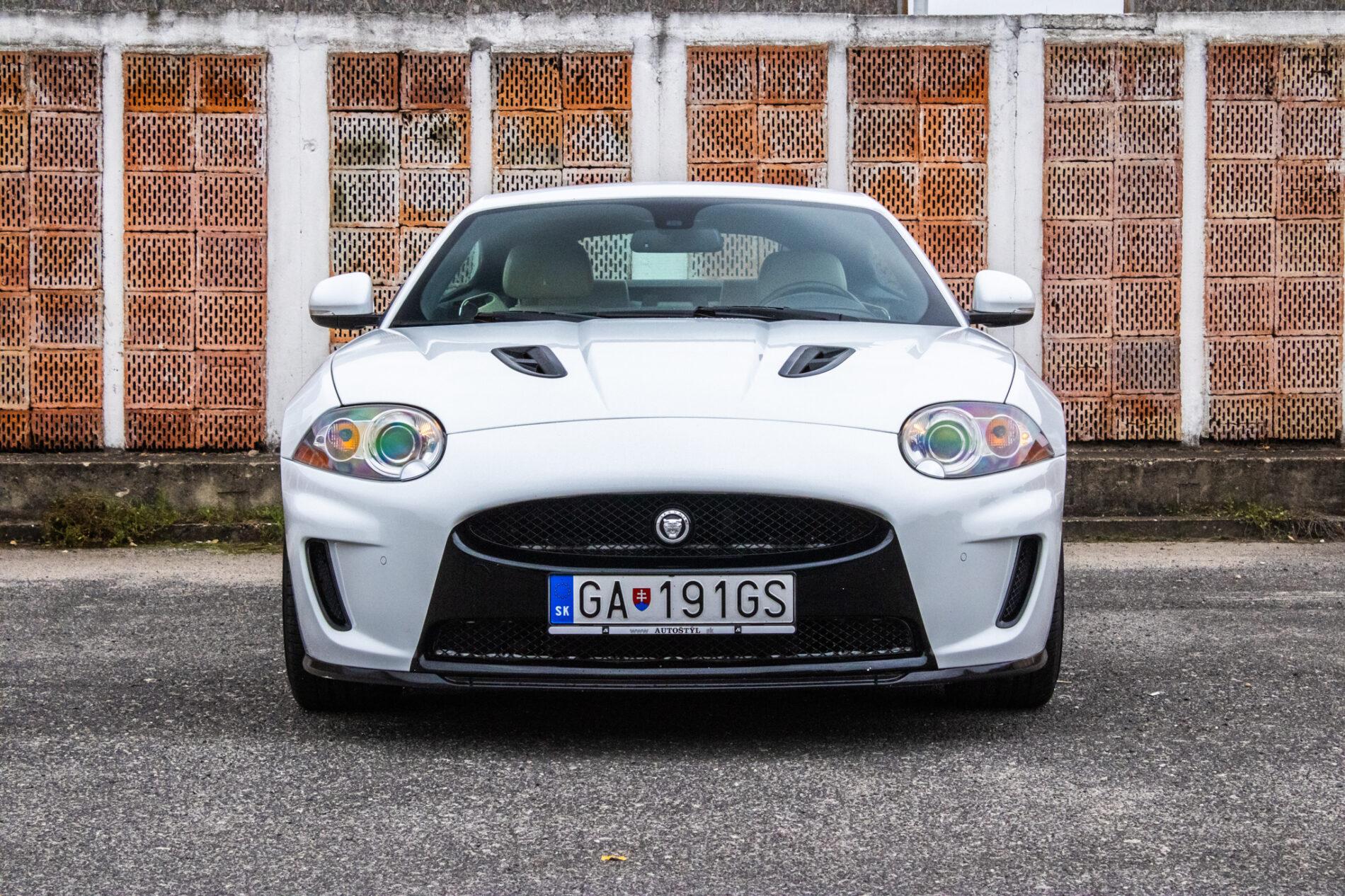 2010 Jaguar XKR, biela kupé, 126 966 km