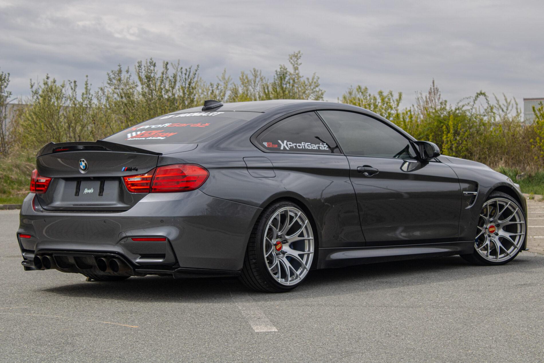 2015 BMW M4, sivá kupé, 117 755 km