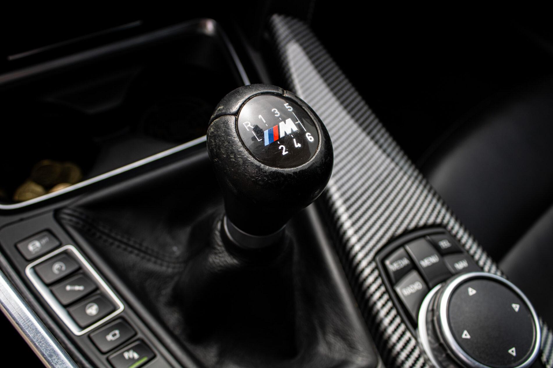 2015 BMW M4, sivá kupé, 117 755 km
