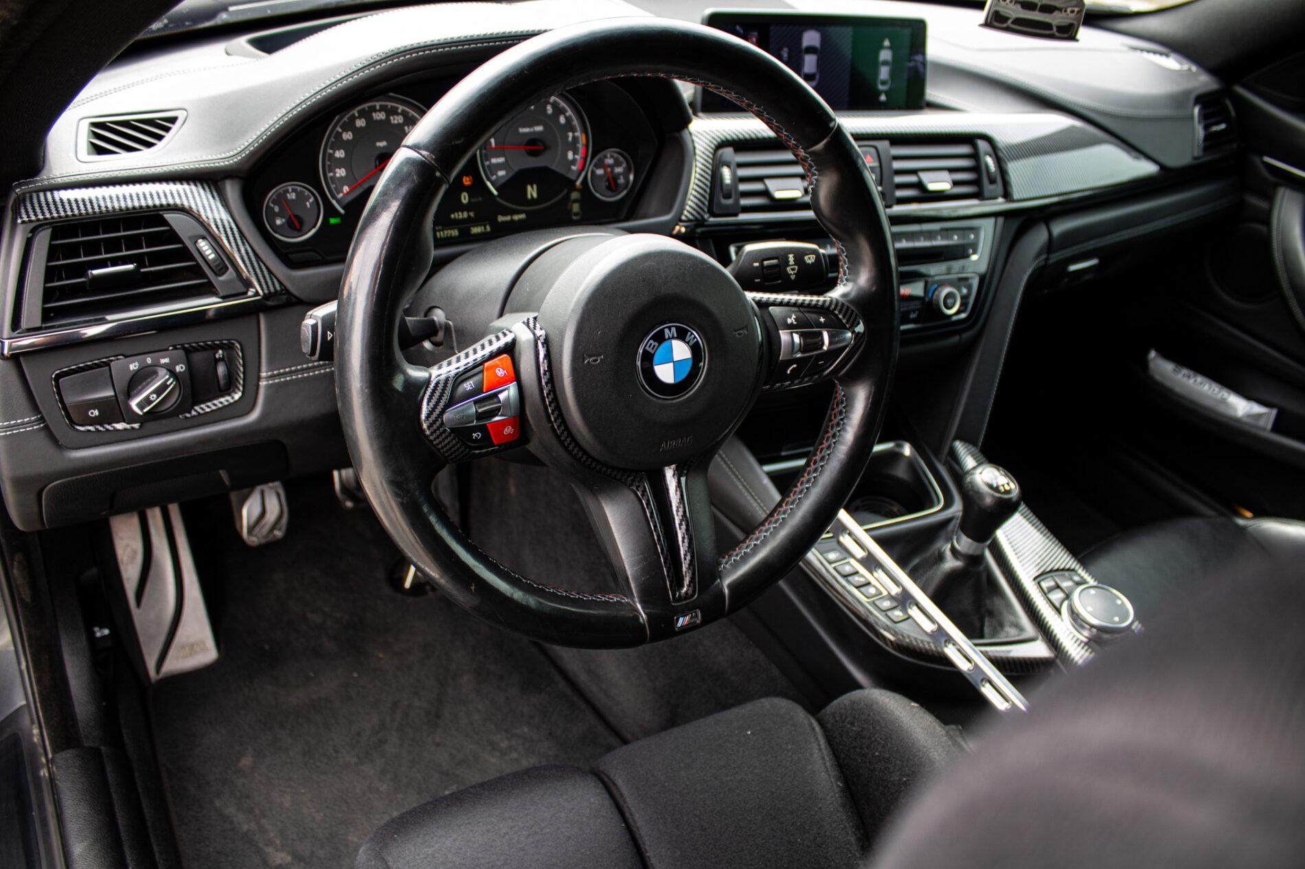 2015 BMW M4, sivá kupé, 117 755 km