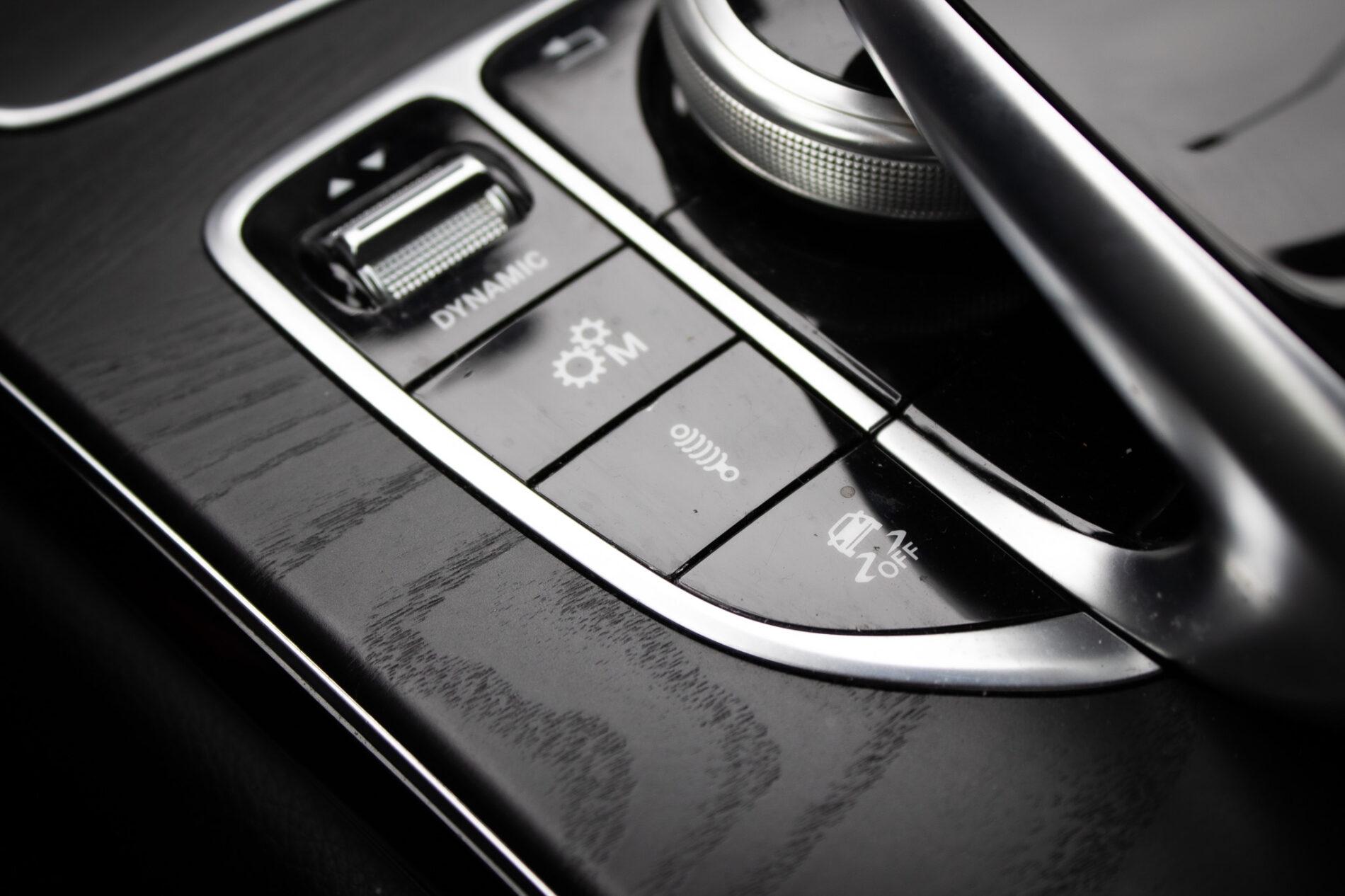 2016 Mercedes-Benz C 63 AMG S, biela kupé, 61 115 km