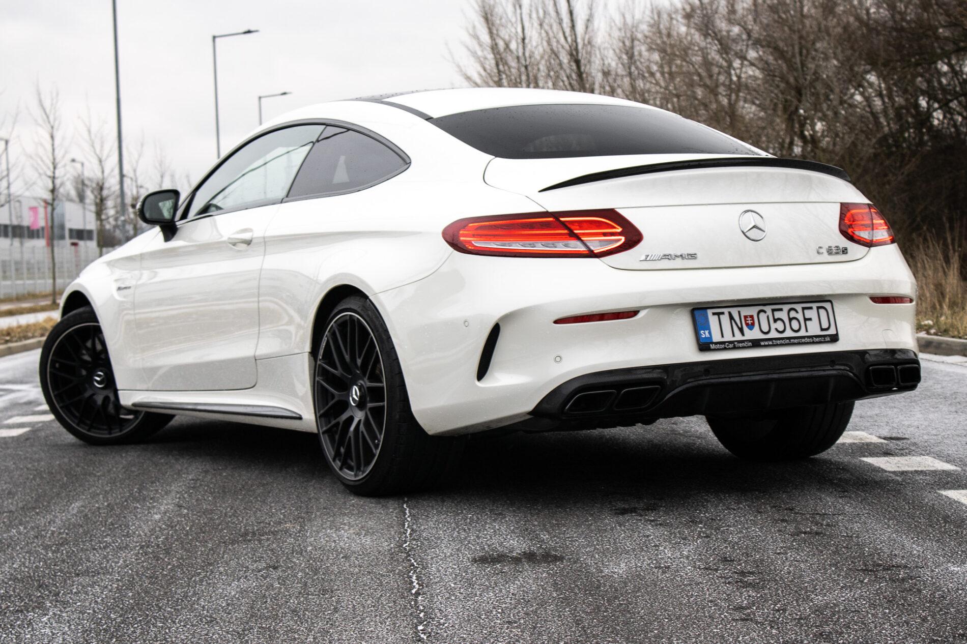 2016 Mercedes-Benz C 63 AMG S, biela kupé, 61 115 km