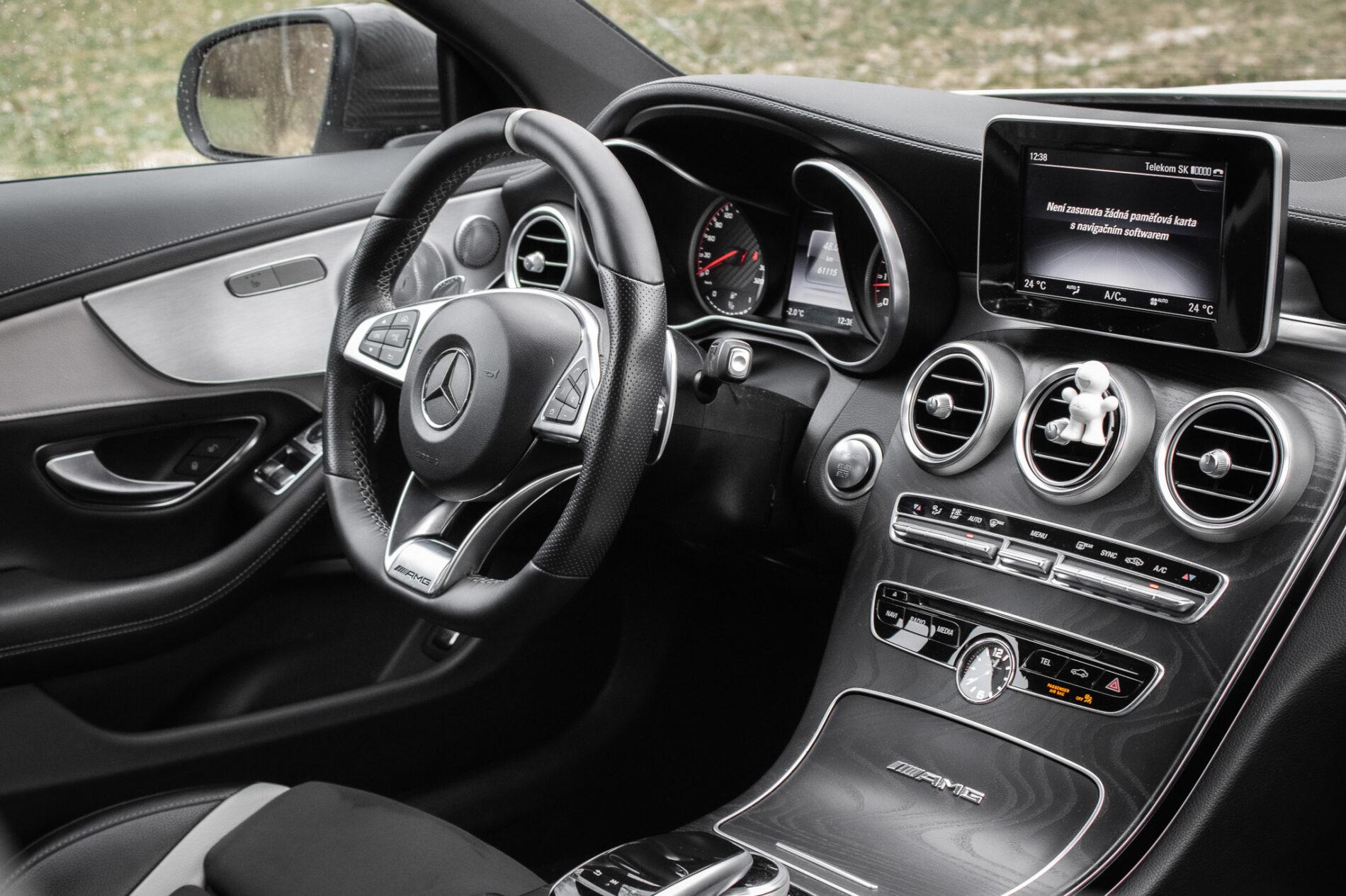 2016 Mercedes-Benz C 63 AMG S, biela kupé, 61 115 km