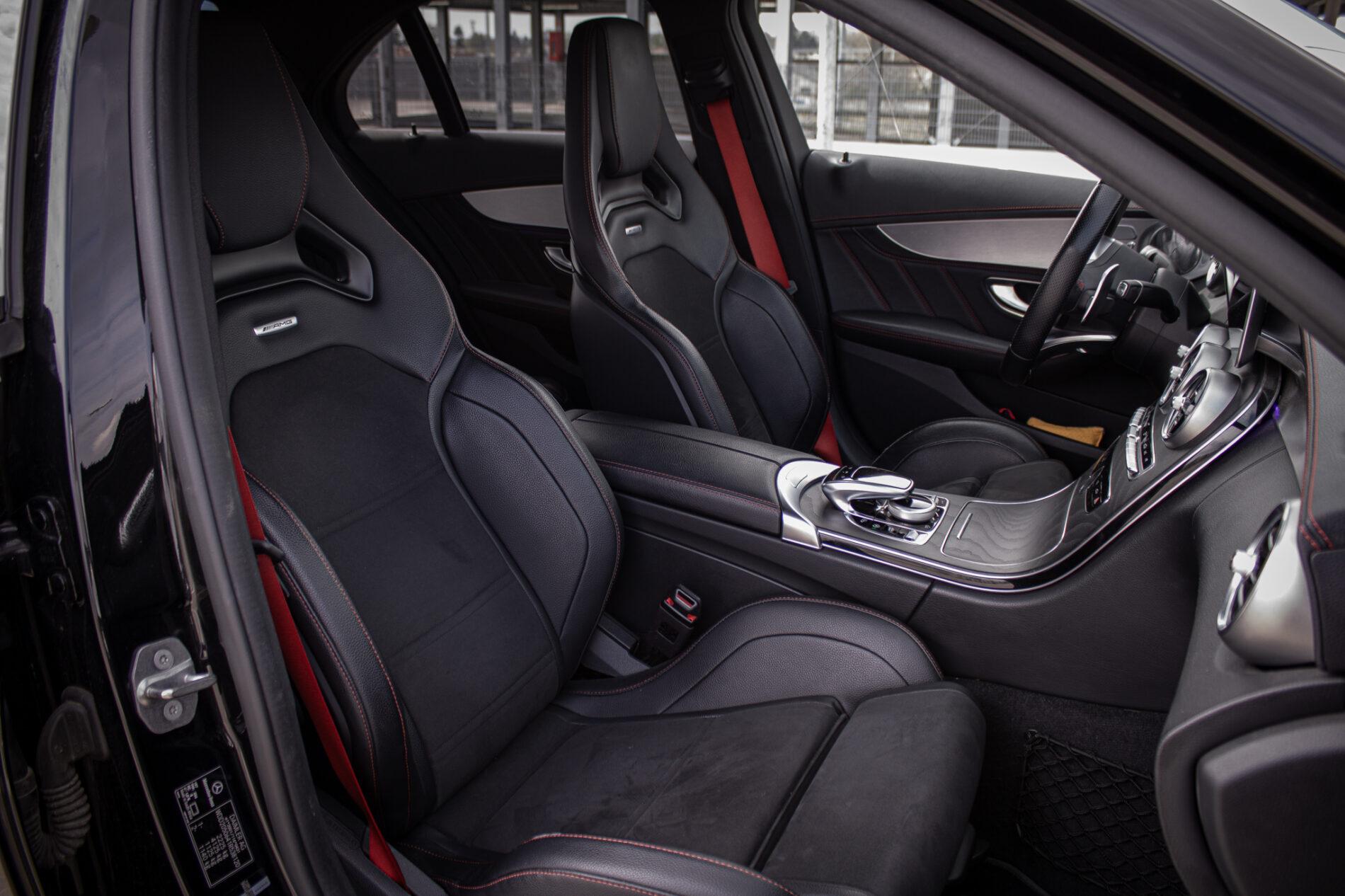 2019 Mercedes-Benz C 43 AMG, čierna sedan, 122 074 km
