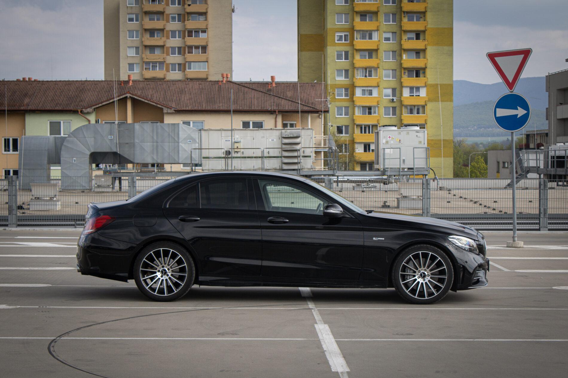 2019 Mercedes-Benz C 43 AMG, čierna sedan, 122 074 km