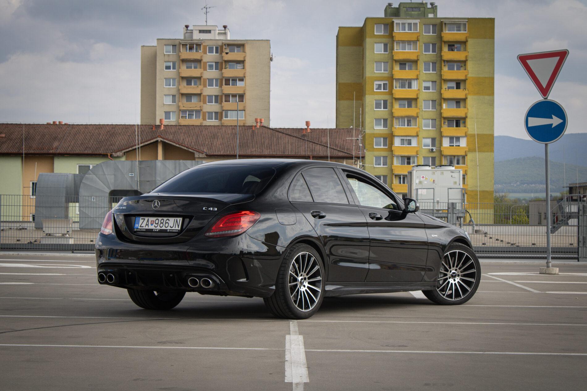 2019 Mercedes-Benz C 43 AMG, čierna sedan, 122 074 km