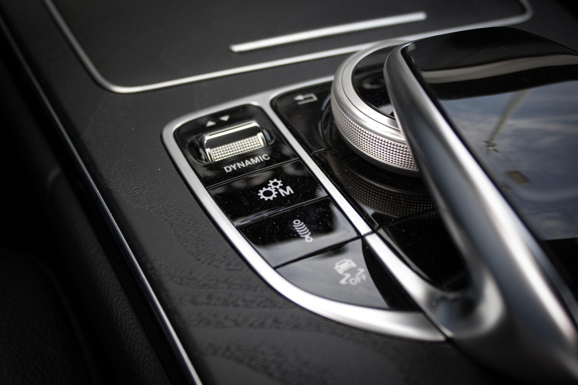 2019 Mercedes-Benz C 43 AMG, čierna sedan, 122 074 km