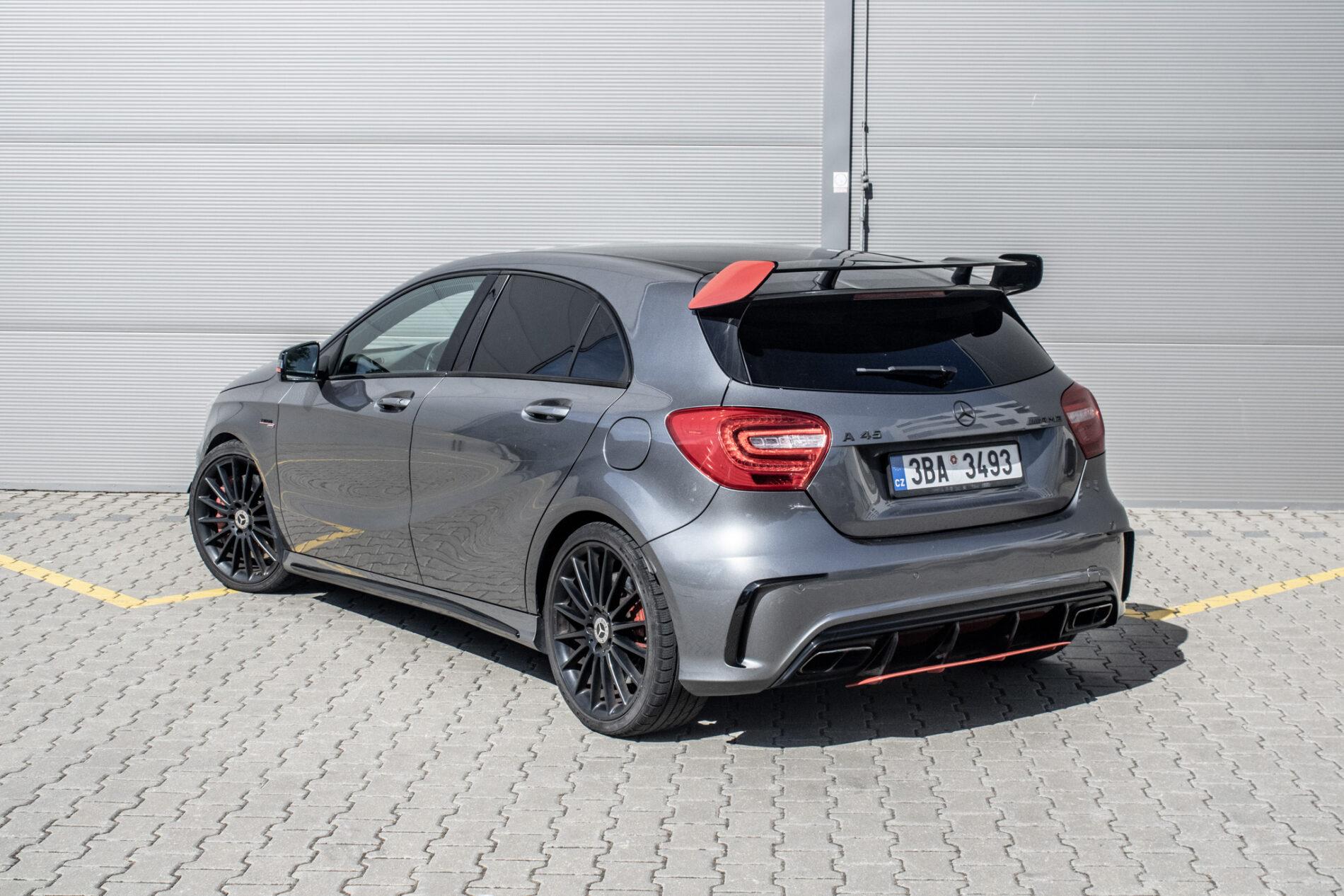 2013 Mercedes-Benz A 45 AMG, sivá hatchback, 199 113 km