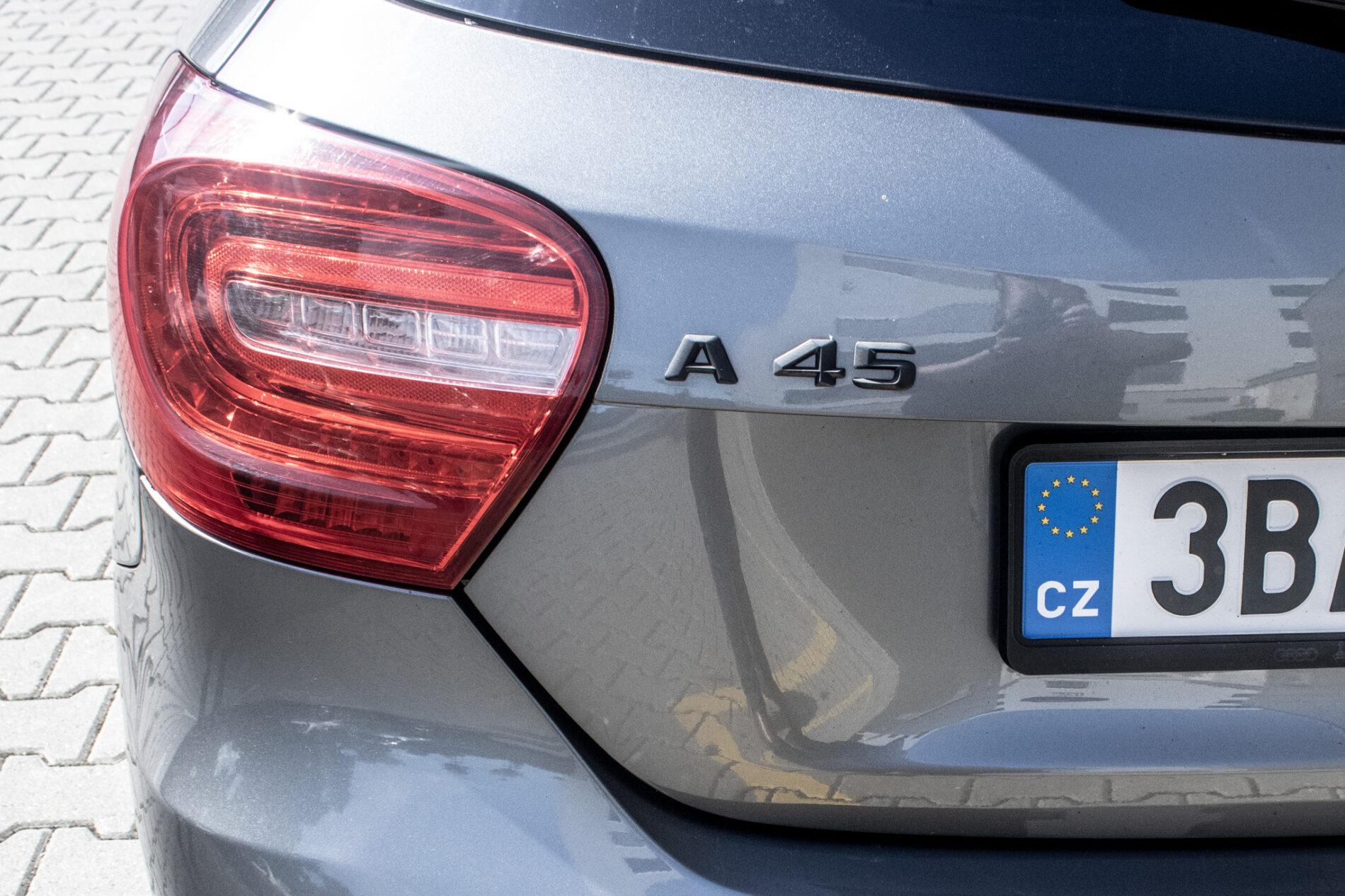 2013 Mercedes-Benz A 45 AMG, sivá hatchback, 199 113 km