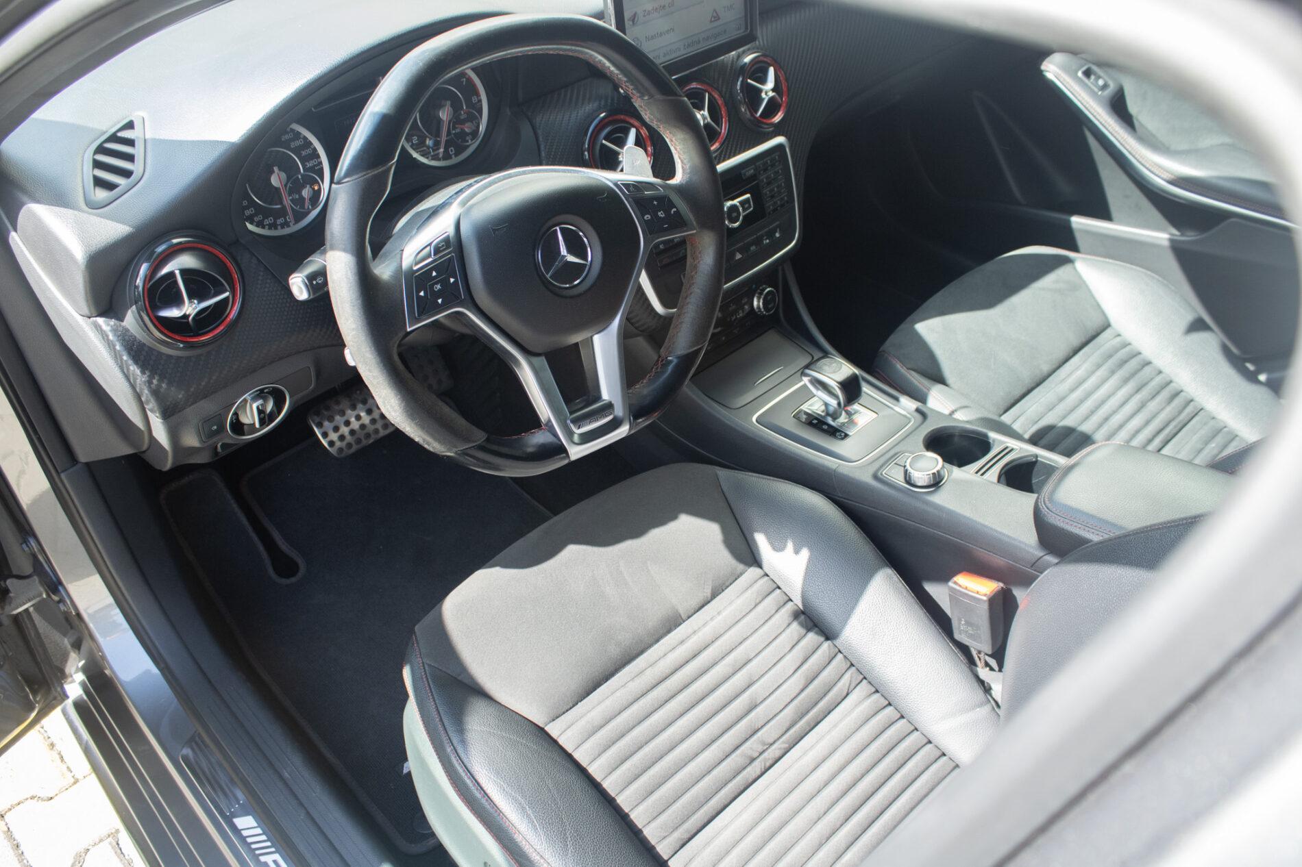2013 Mercedes-Benz A 45 AMG, sivá hatchback, 199 113 km