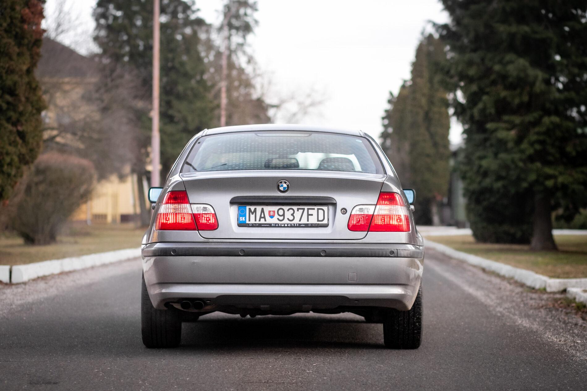 2003 BMW 325i, sivá sedan, 239 146 km