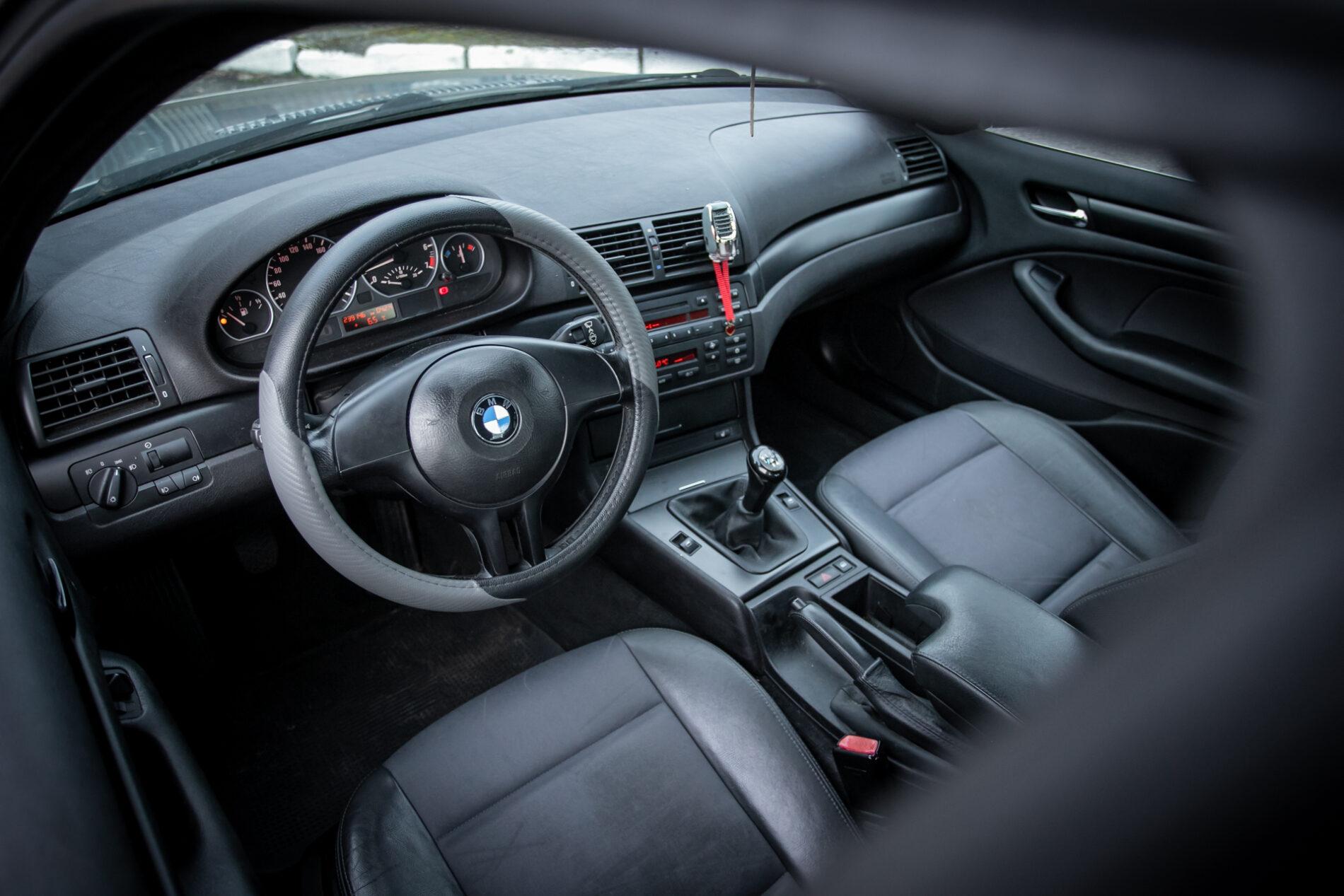 2003 BMW 325i, sivá sedan, 239 146 km