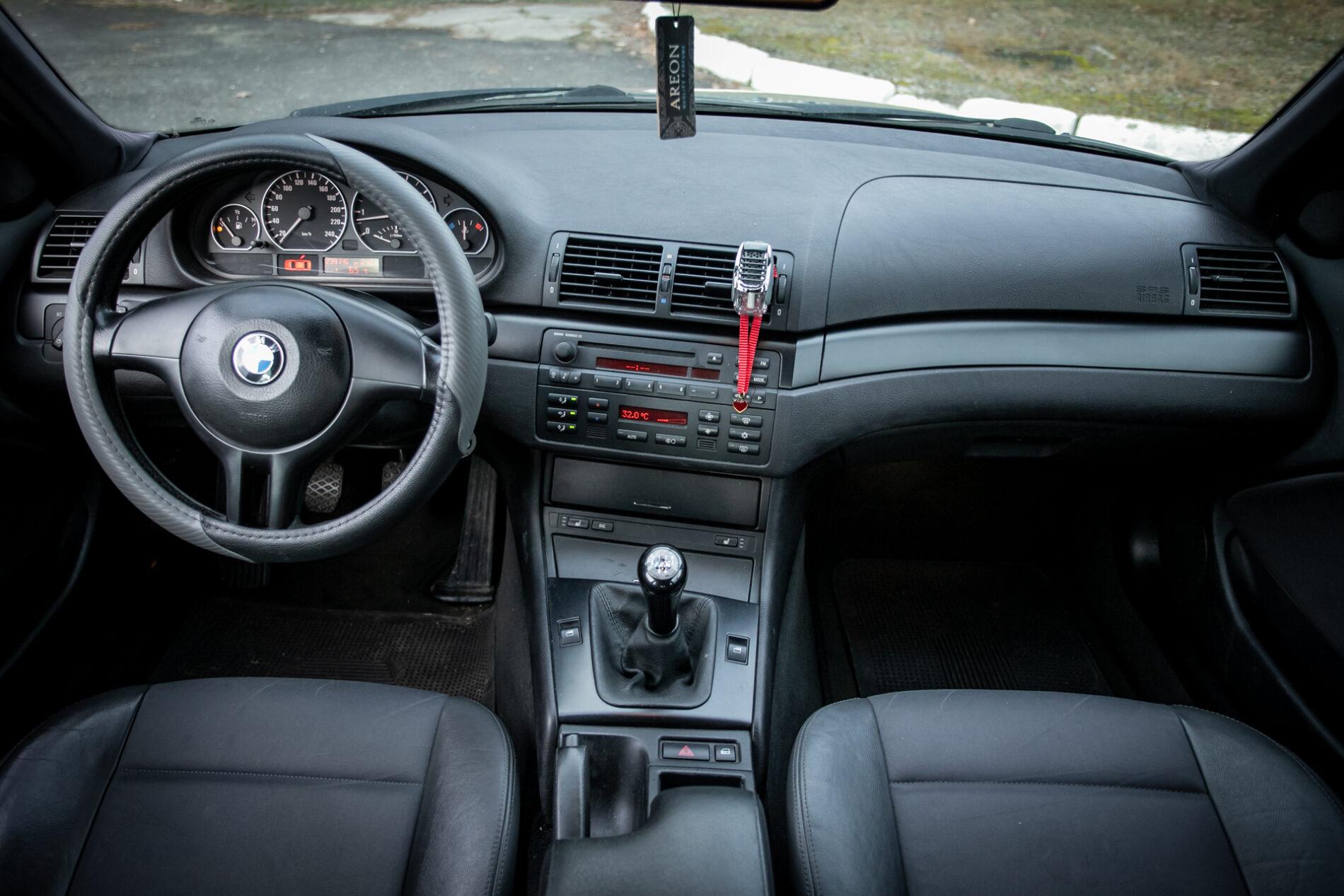 2003 BMW 325i, sivá sedan, 239 146 km
