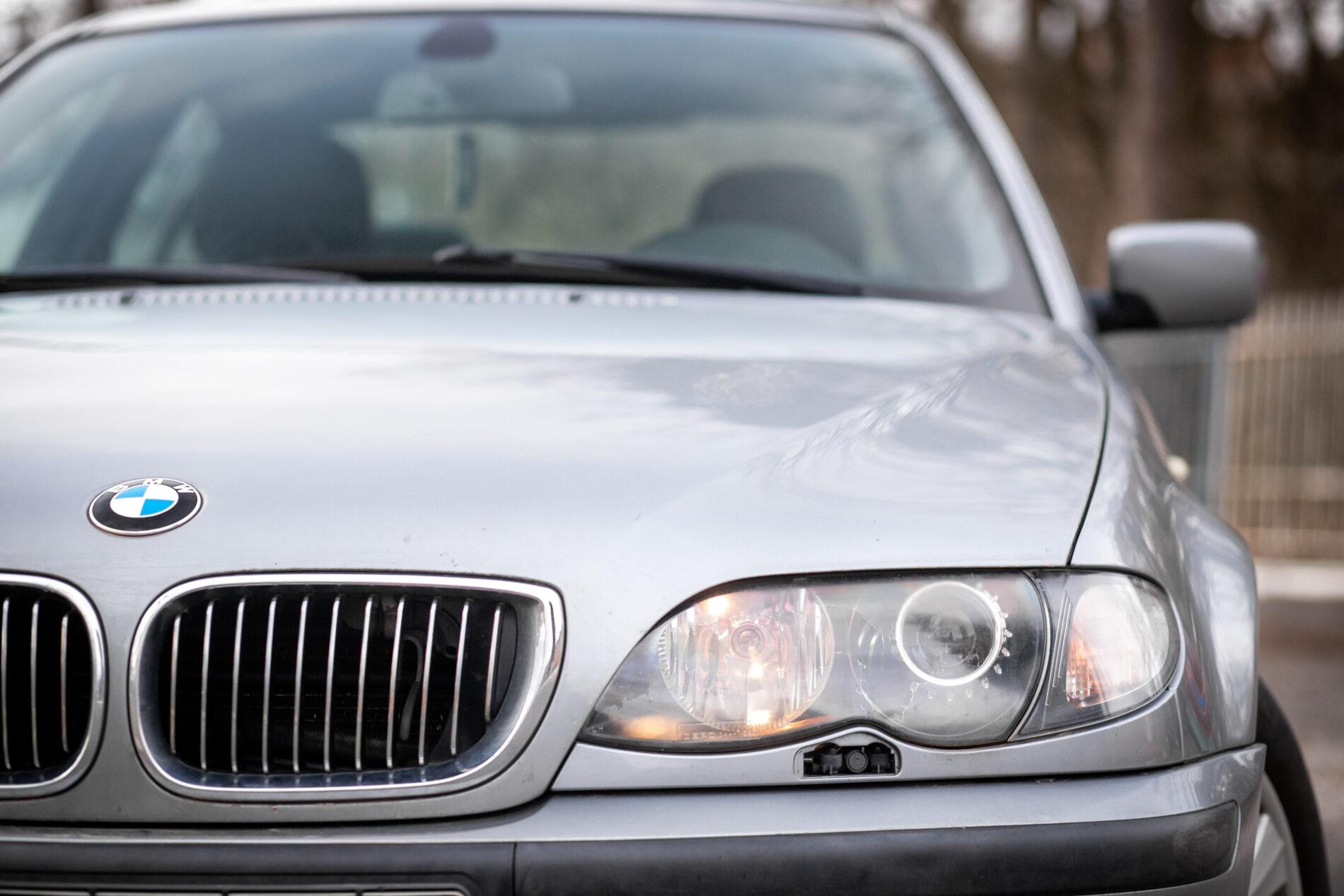 2003 BMW 325i, sivá sedan, 239 146 km