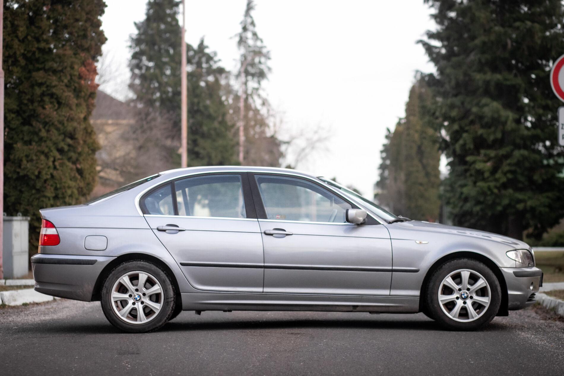 2003 BMW 325i, sivá sedan, 239 146 km