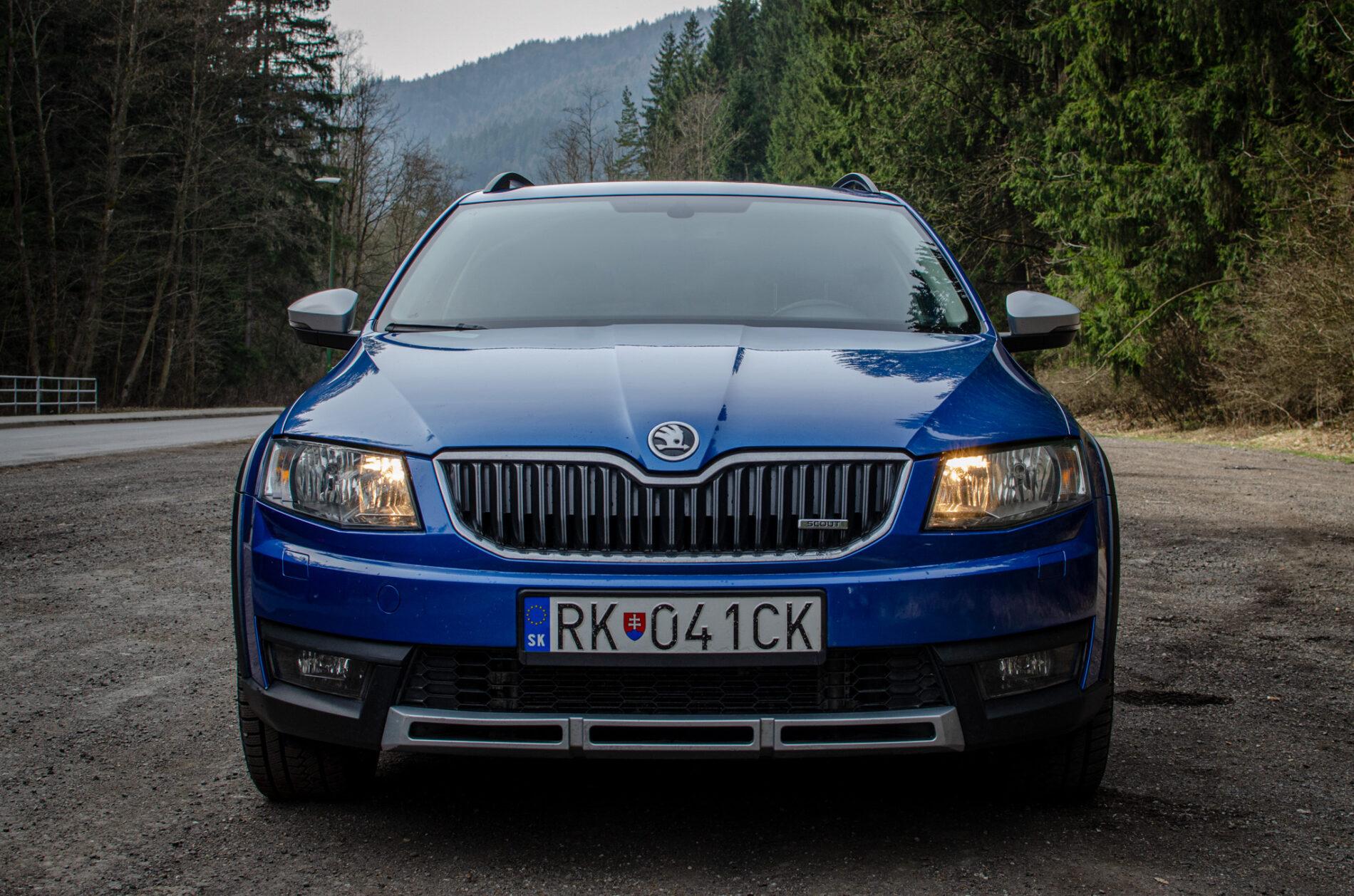 2015 Skoda Octavia RS, modrá kombi, 284 138 km