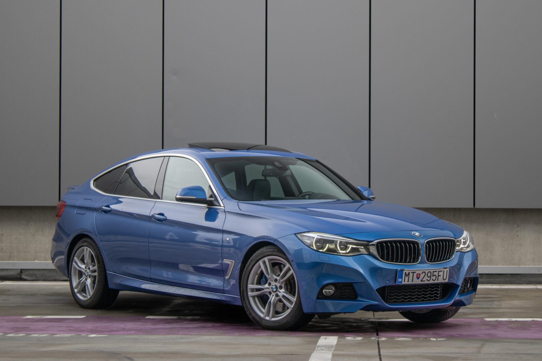 2017 BMW 330i, modrá sedan, 107 456 km