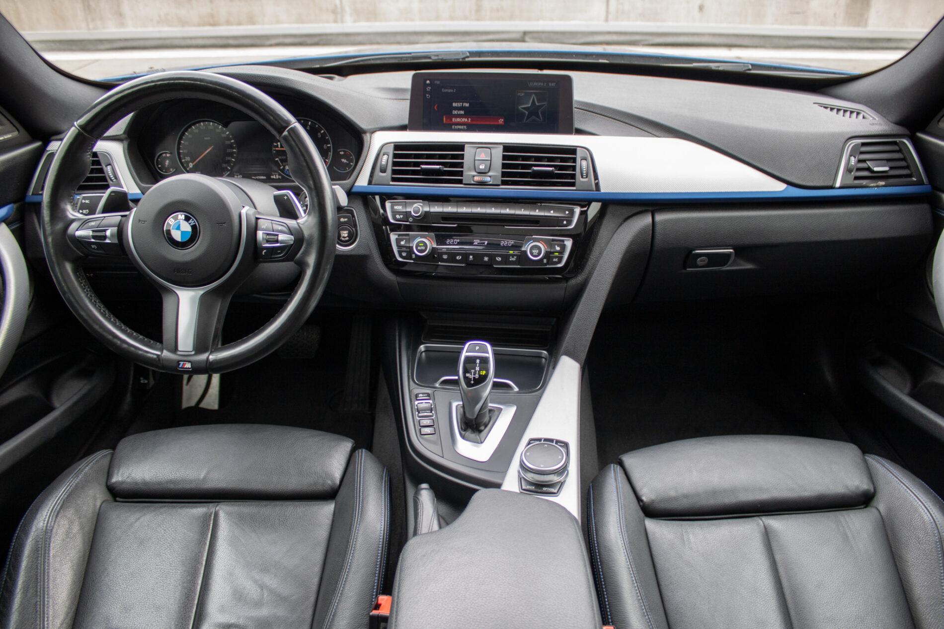 2017 BMW 330i, modrá sedan, 107 456 km
