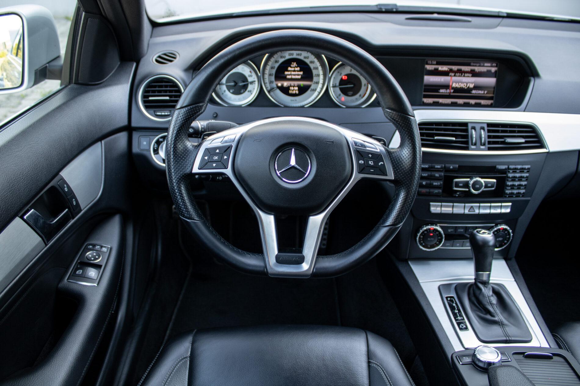 2014 Mercedes-Benz C 250d, strieborná kupé, 136 613 km
