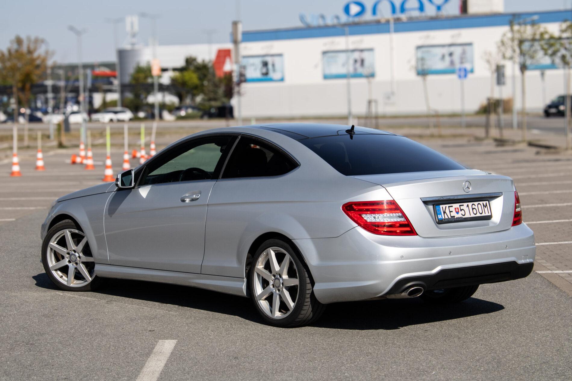 2014 Mercedes-Benz C 250d, strieborná kupé, 136 613 km