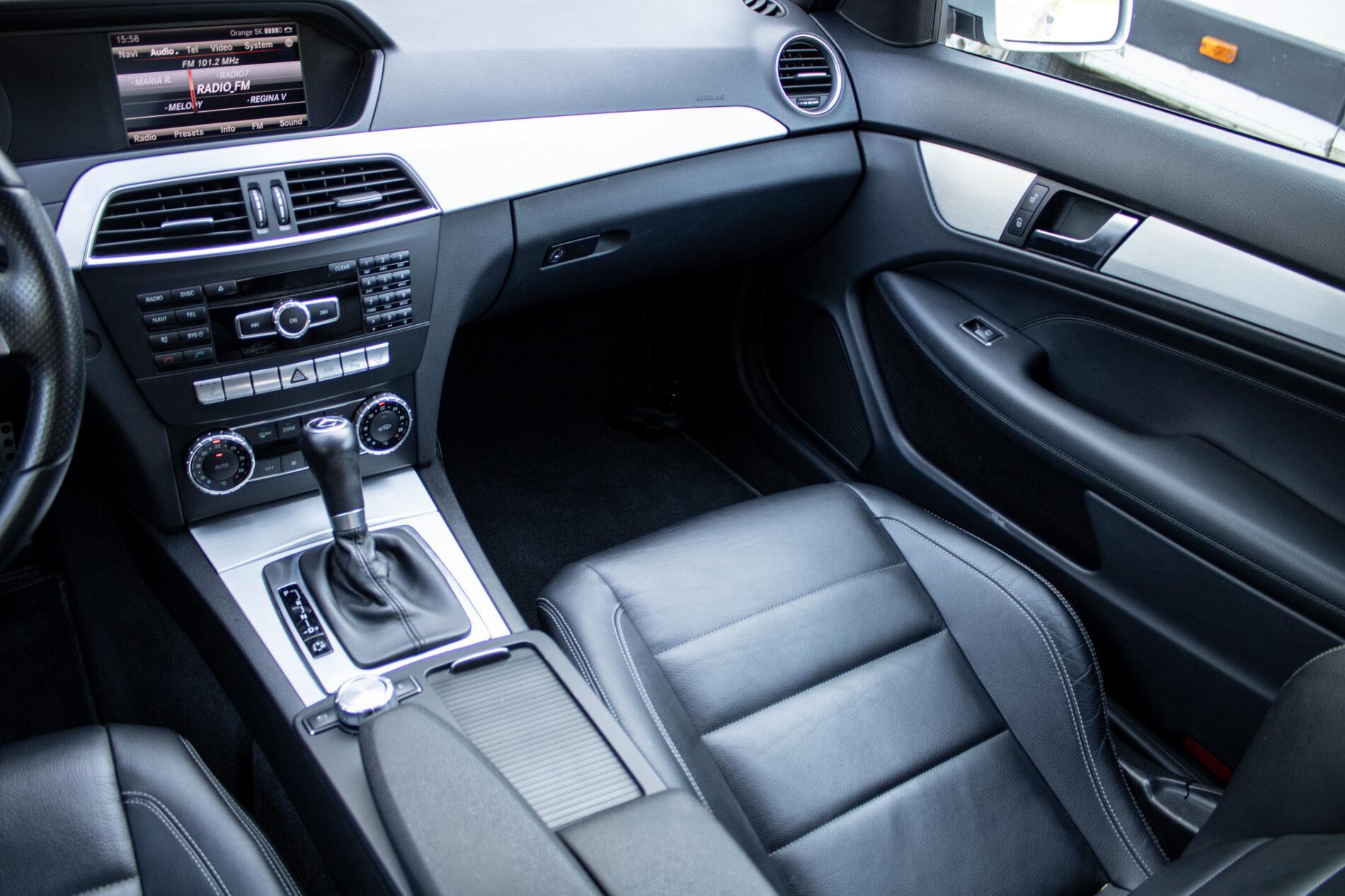 2014 Mercedes-Benz C 250d, strieborná kupé, 136 613 km
