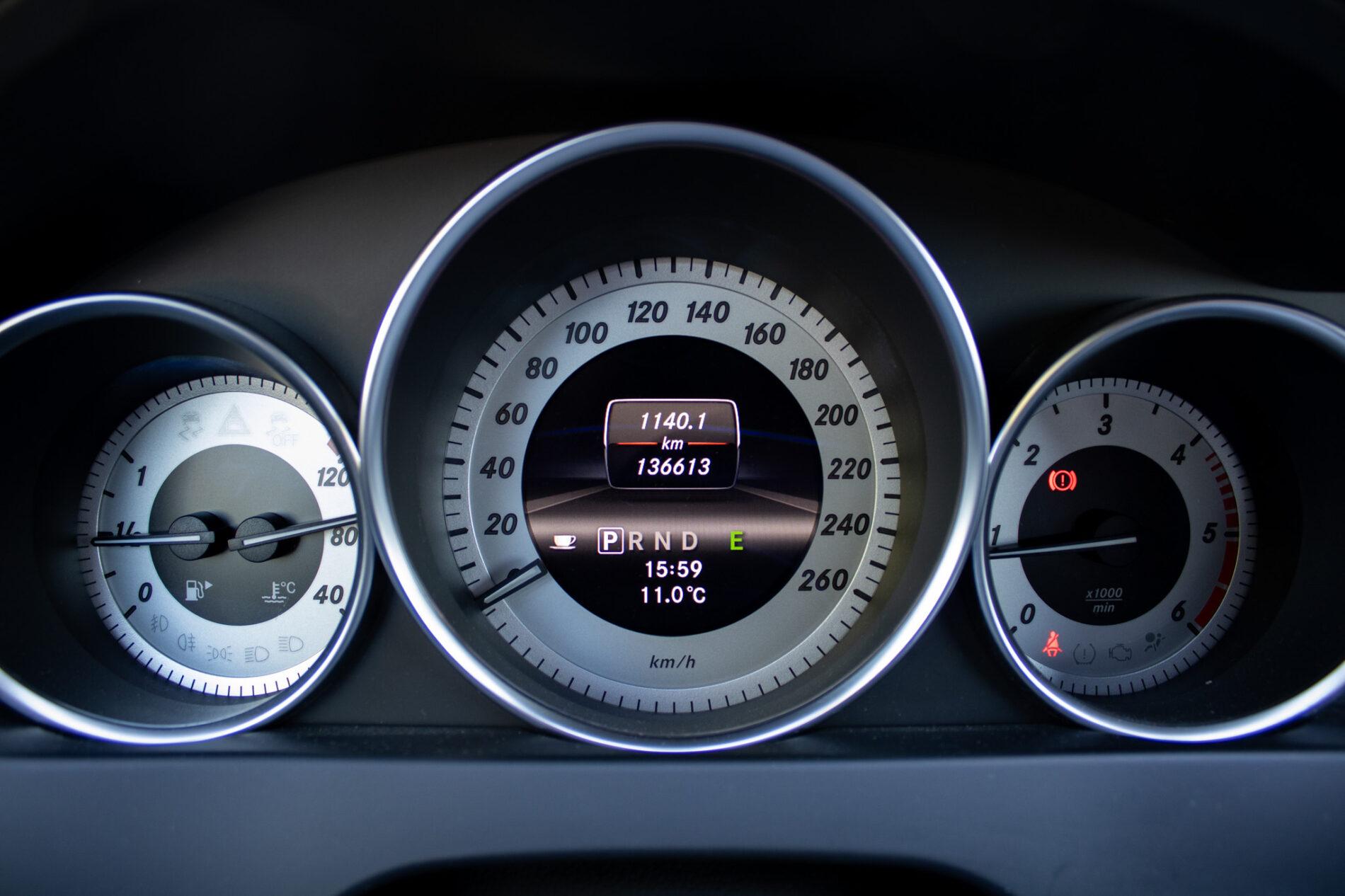 2014 Mercedes-Benz C 250d, strieborná kupé, 136 613 km