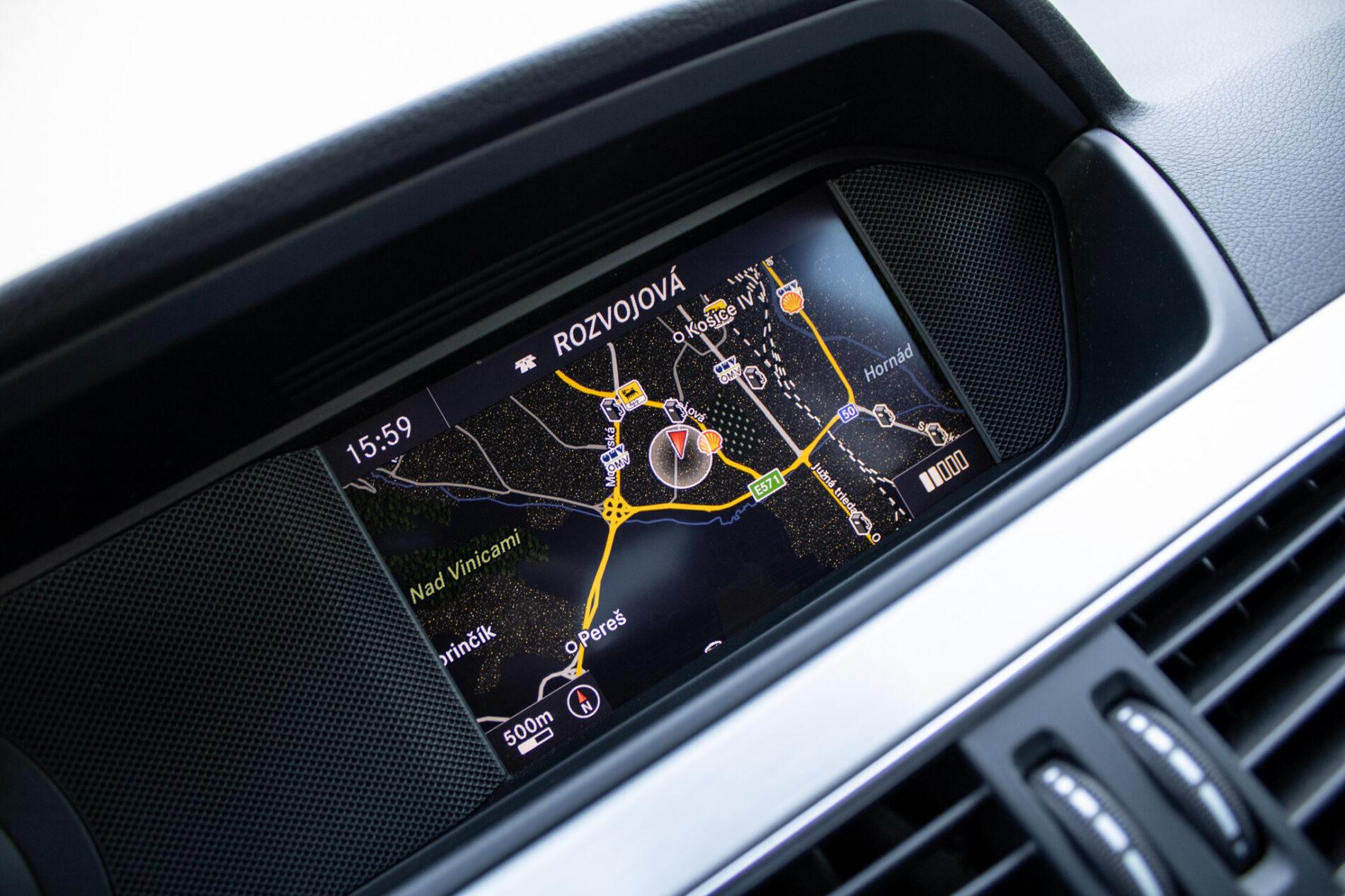 2014 Mercedes-Benz C 250d, strieborná kupé, 136 613 km