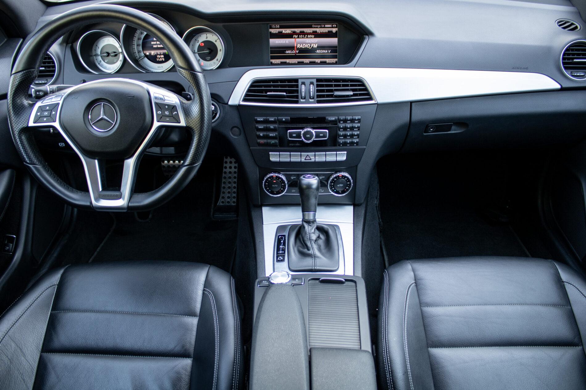 2014 Mercedes-Benz C 250d, strieborná kupé, 136 613 km