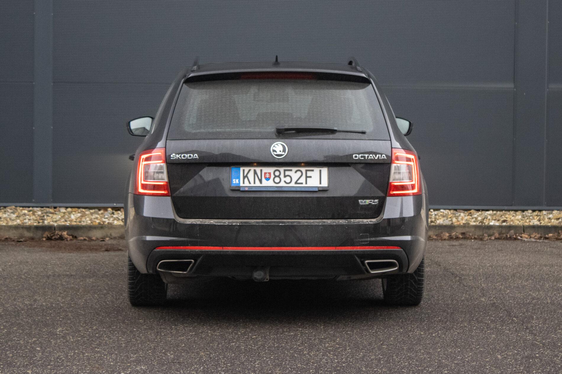 2015 Skoda Octavia RS, čierna kombi, 312 500 km