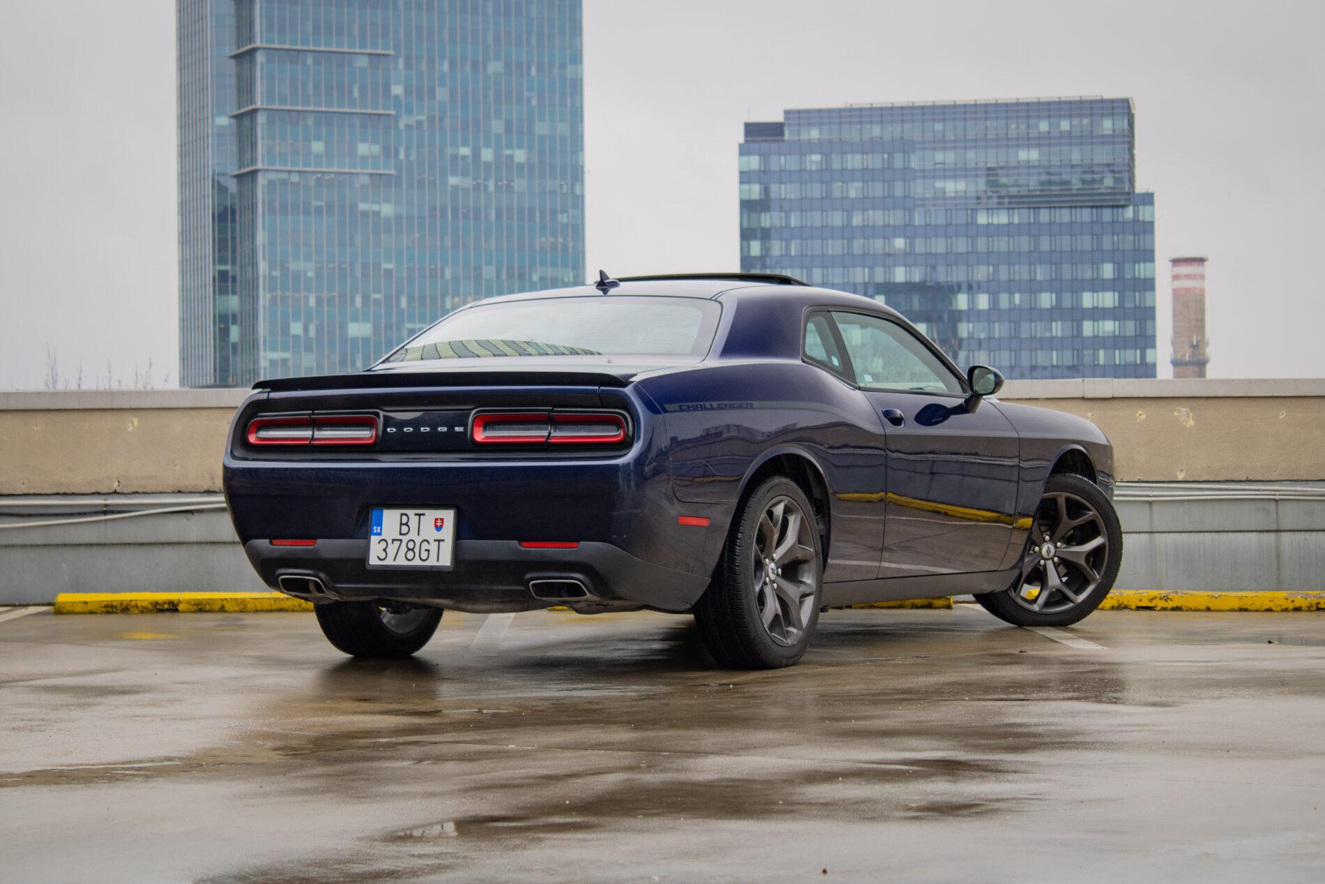 2015 Dodge Challenger, modrá kupé, 130 665 km