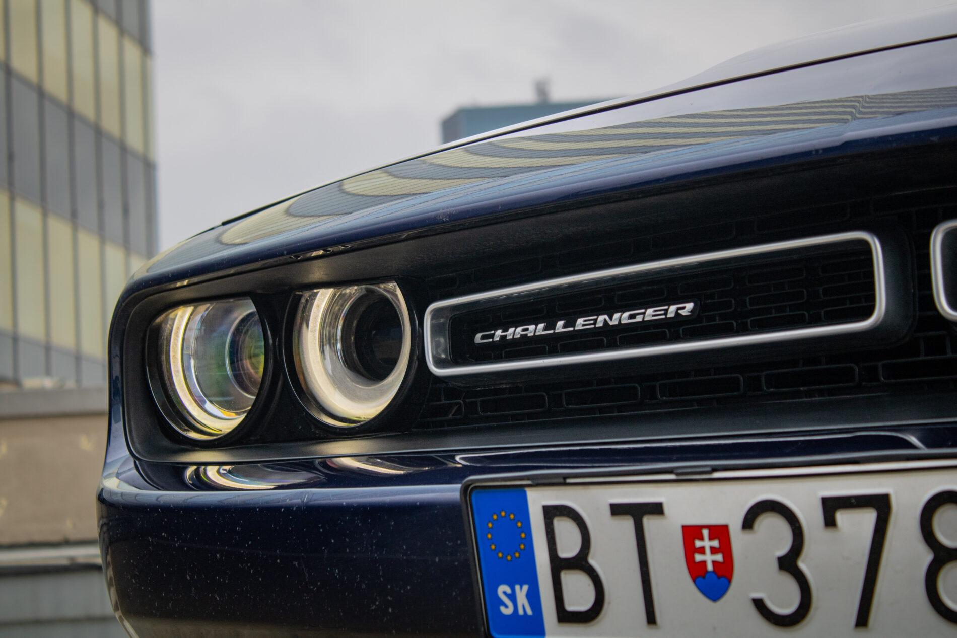 2015 Dodge Challenger, modrá kupé, 130 665 km