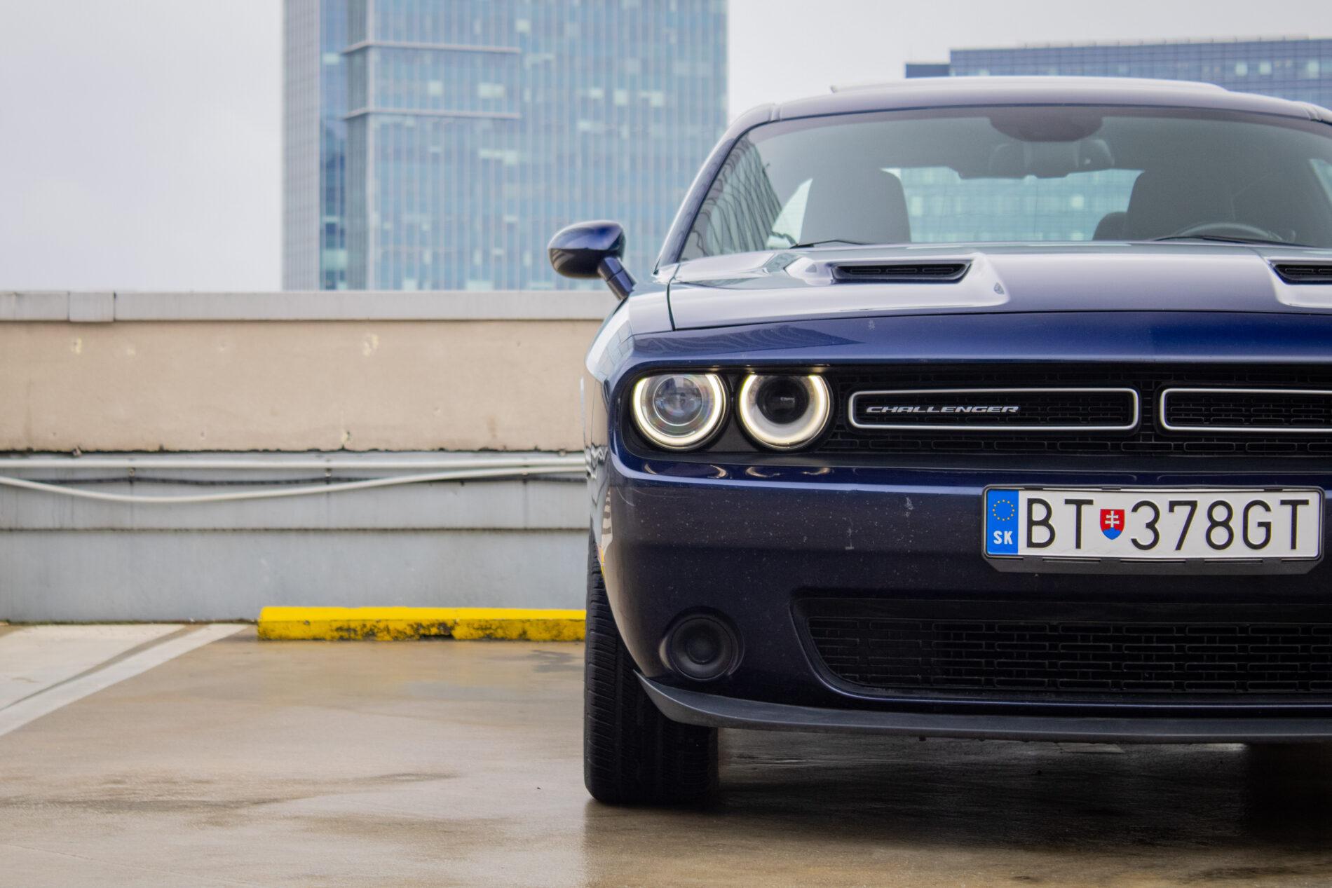 2015 Dodge Challenger, modrá kupé, 130 665 km