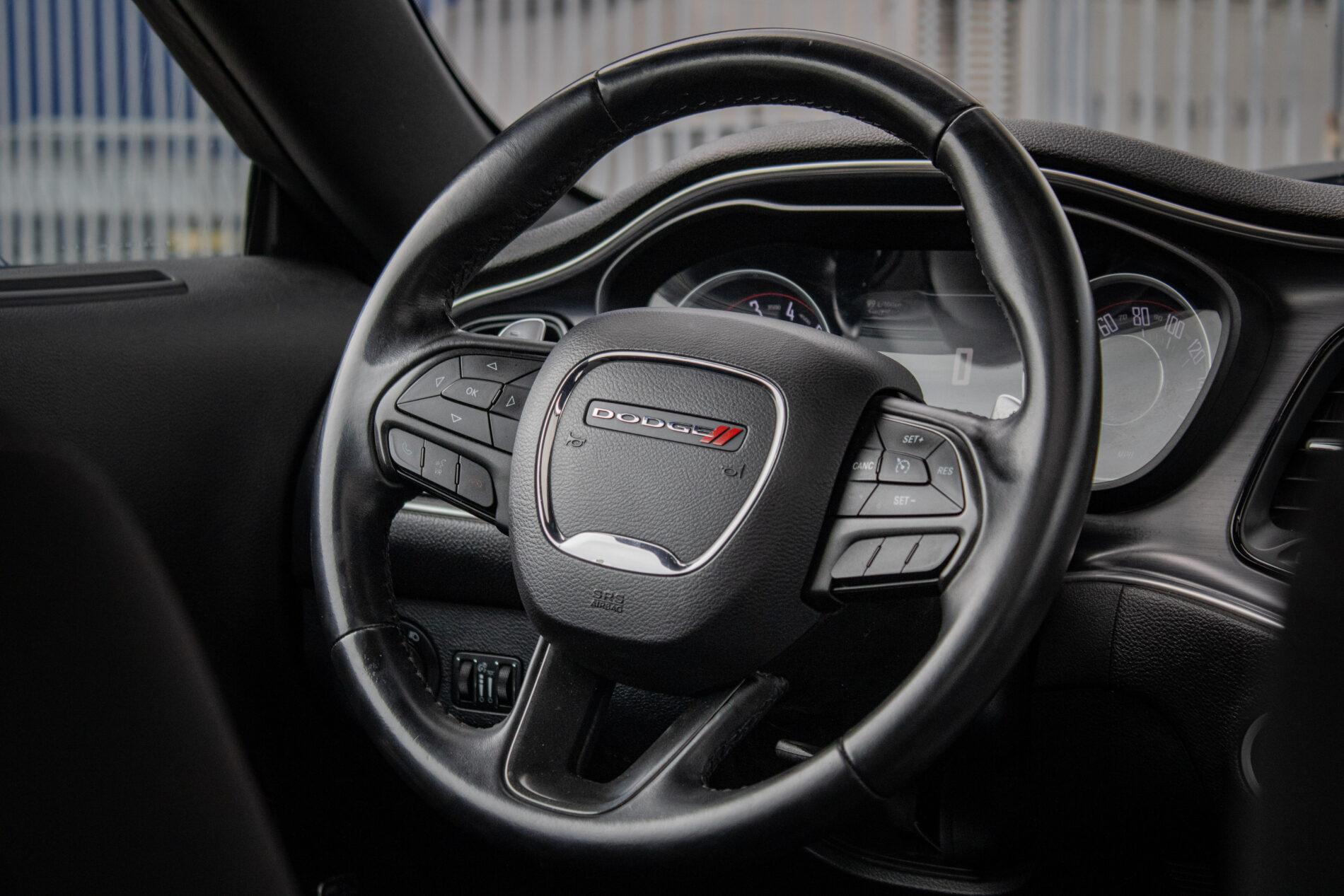 2015 Dodge Challenger, modrá kupé, 130 665 km