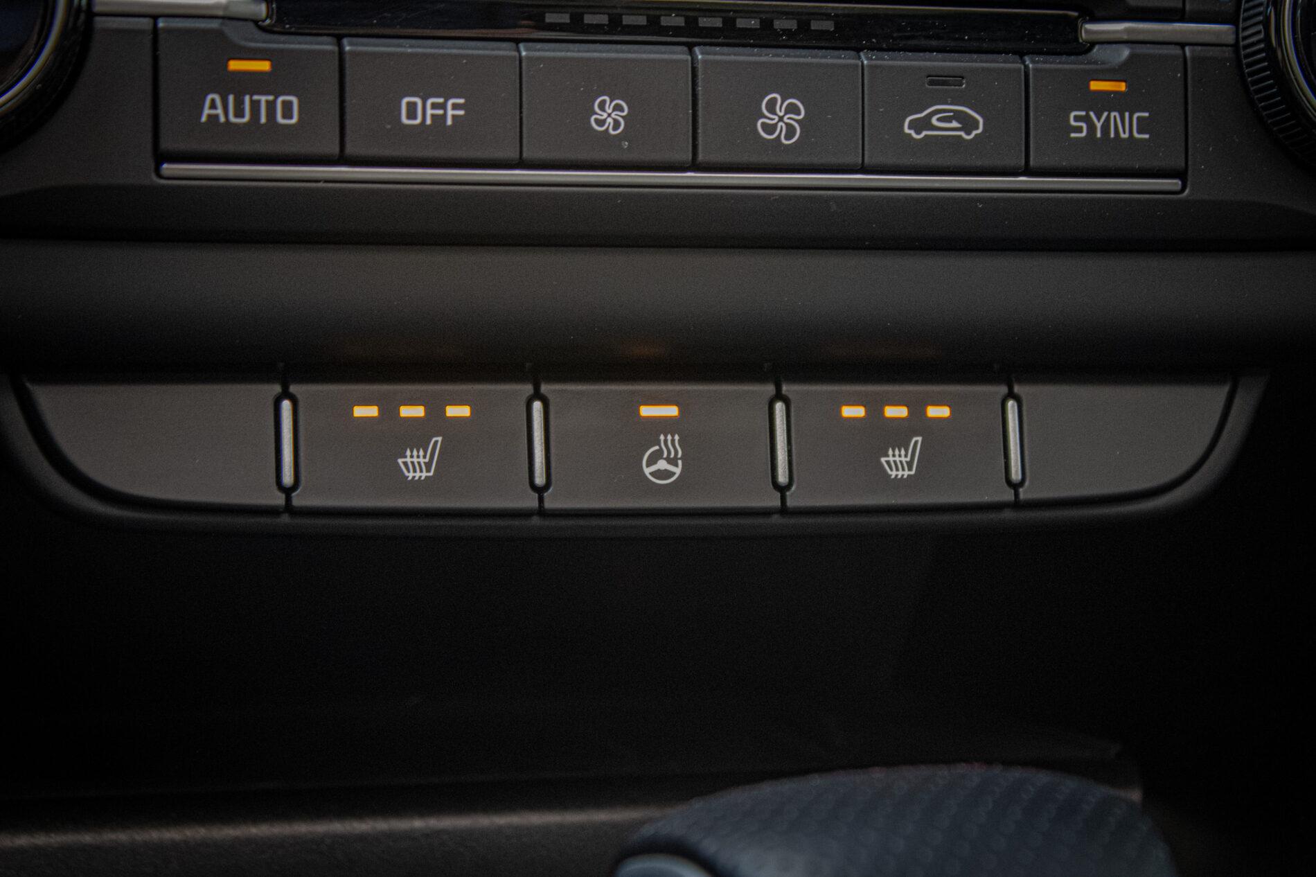 2023 Kia ProCeed GT, oranžová hatchback, 73 801 km