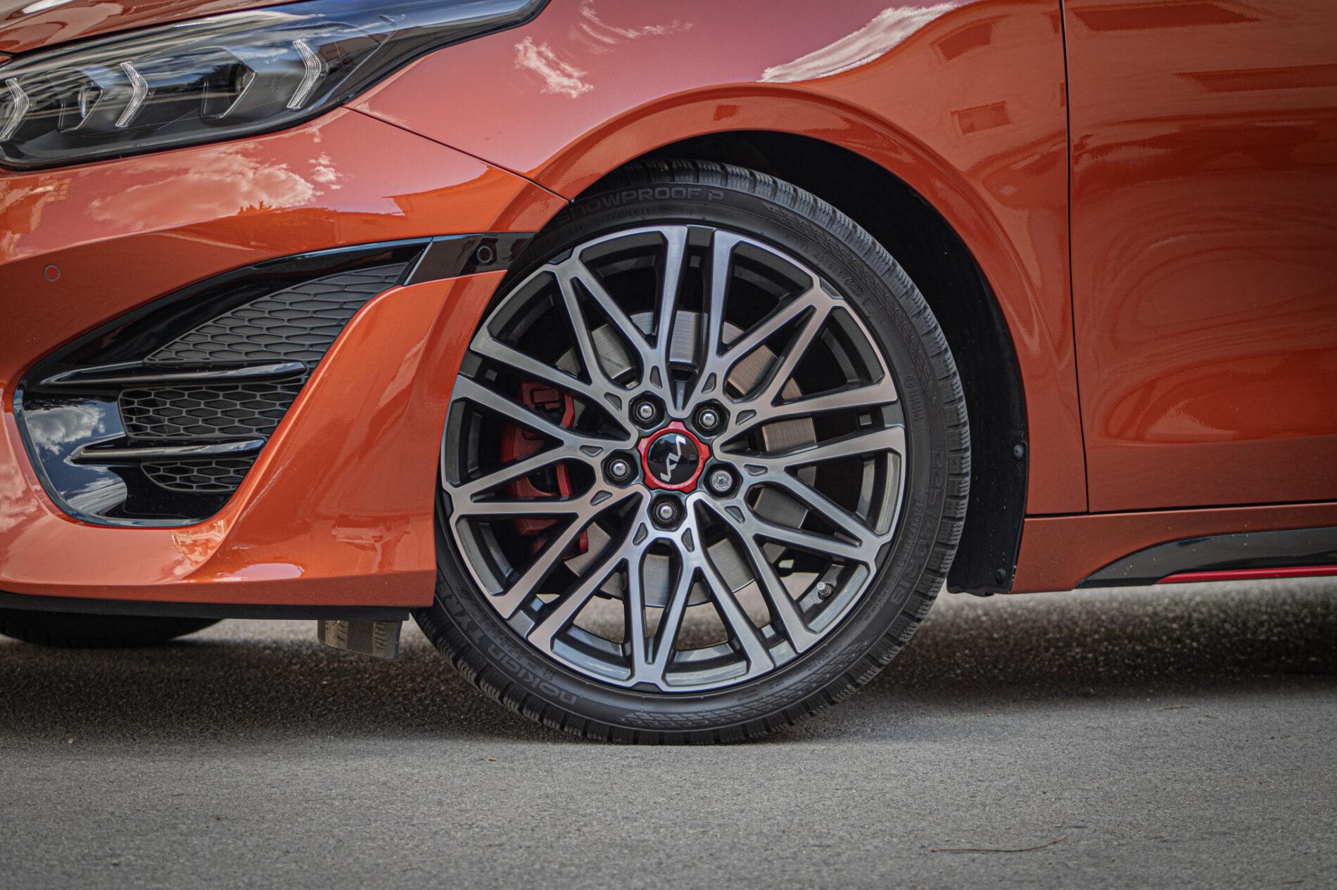 2023 Kia ProCeed GT, oranžová hatchback, 73 801 km