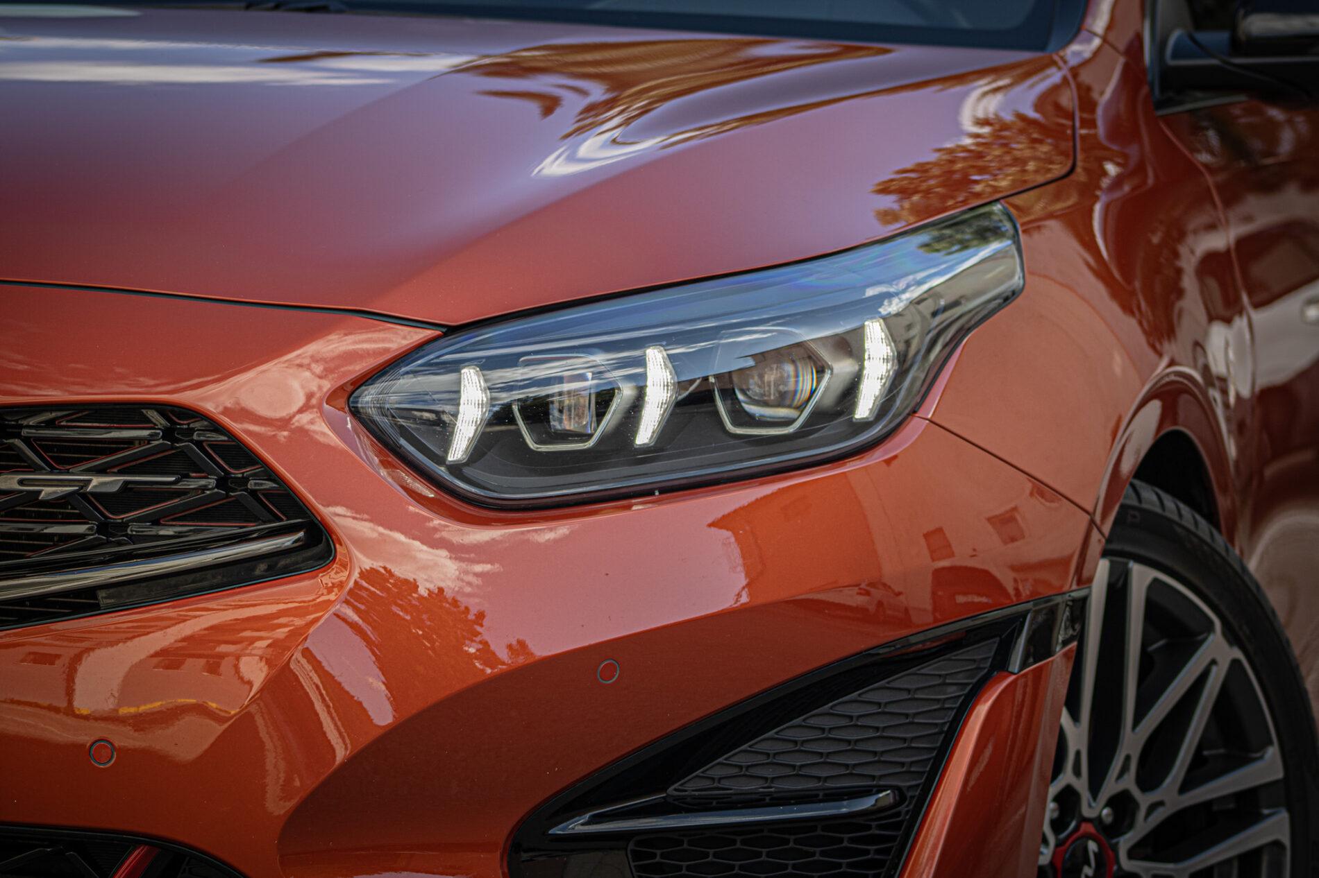 2023 Kia ProCeed GT, oranžová hatchback, 73 801 km