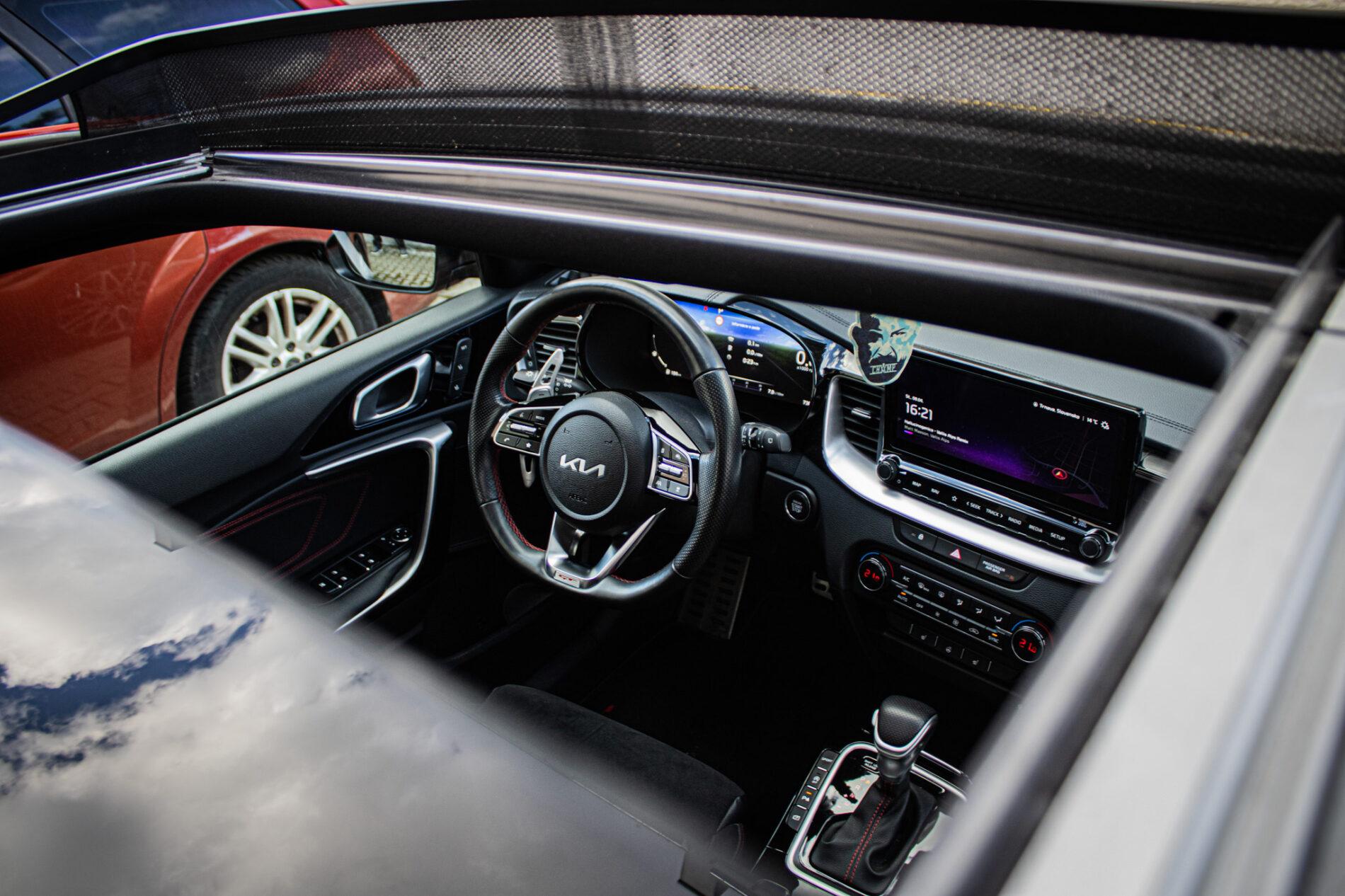 2023 Kia ProCeed GT, oranžová hatchback, 73 801 km