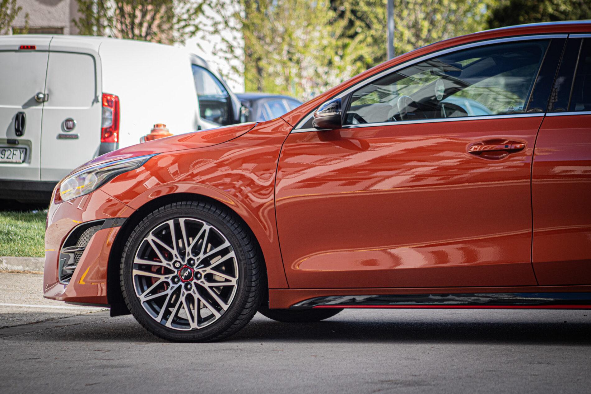 2023 Kia ProCeed GT, oranžová hatchback, 73 801 km