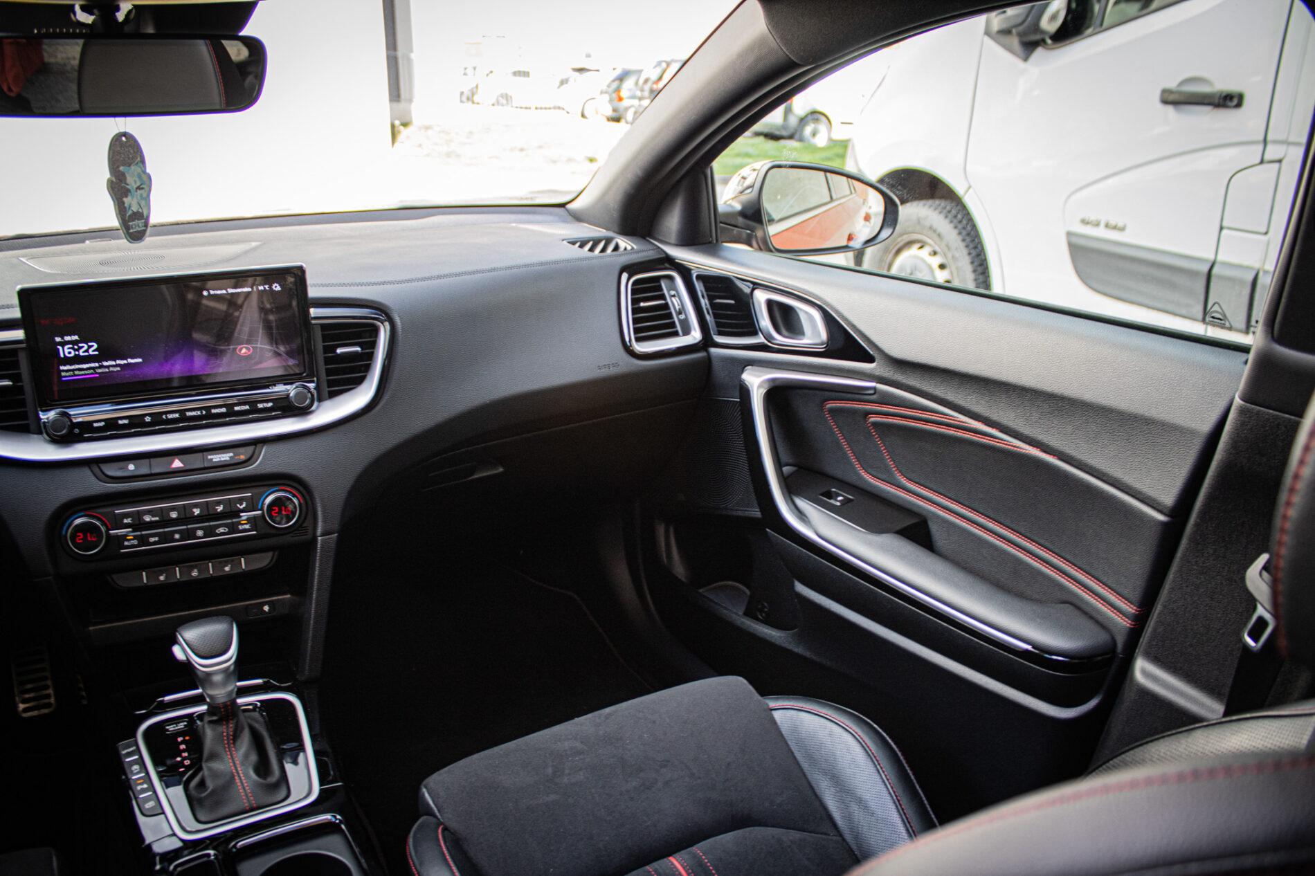 2023 Kia ProCeed GT, oranžová hatchback, 73 801 km