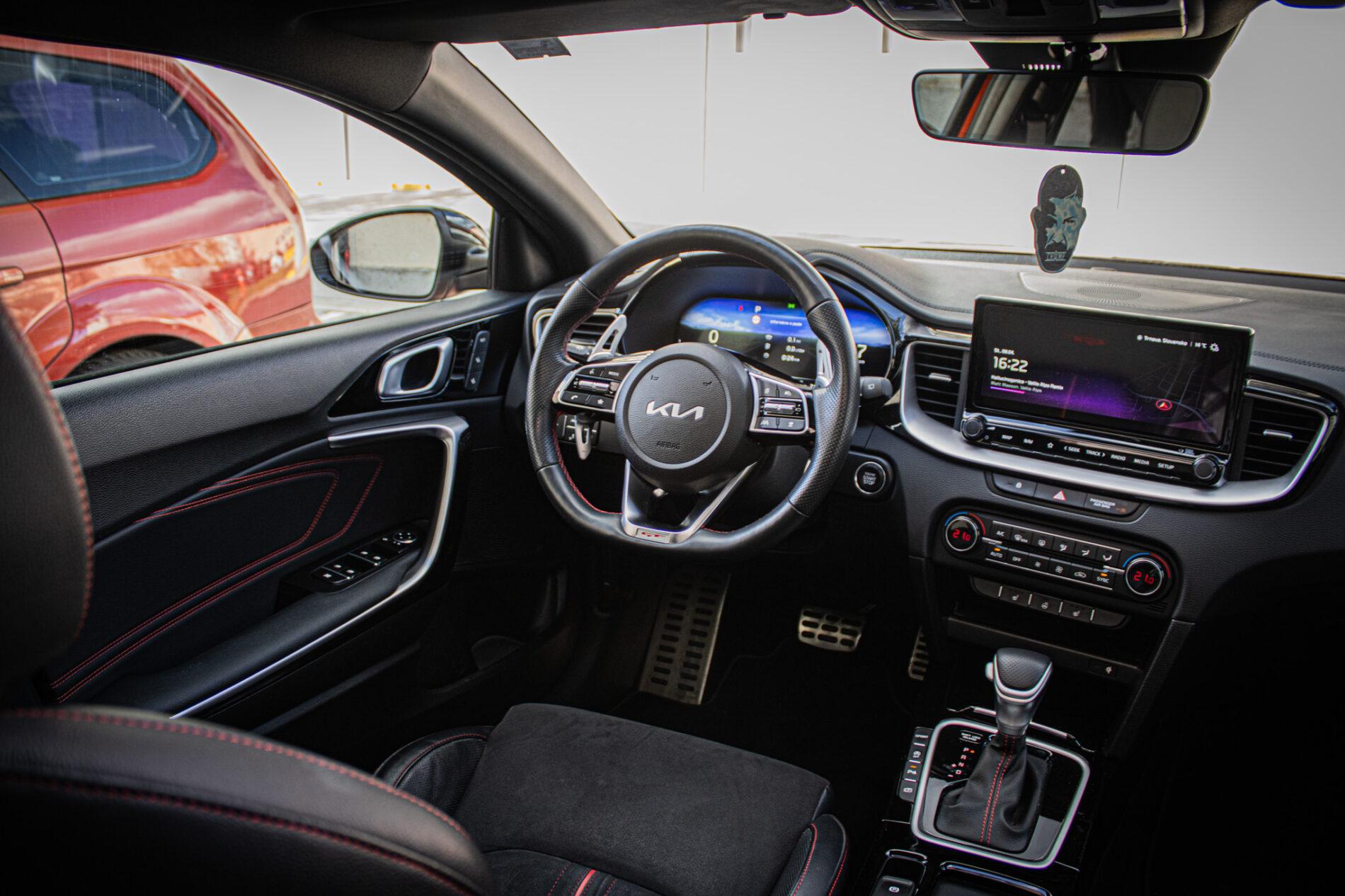 2023 Kia ProCeed GT, oranžová hatchback, 73 801 km