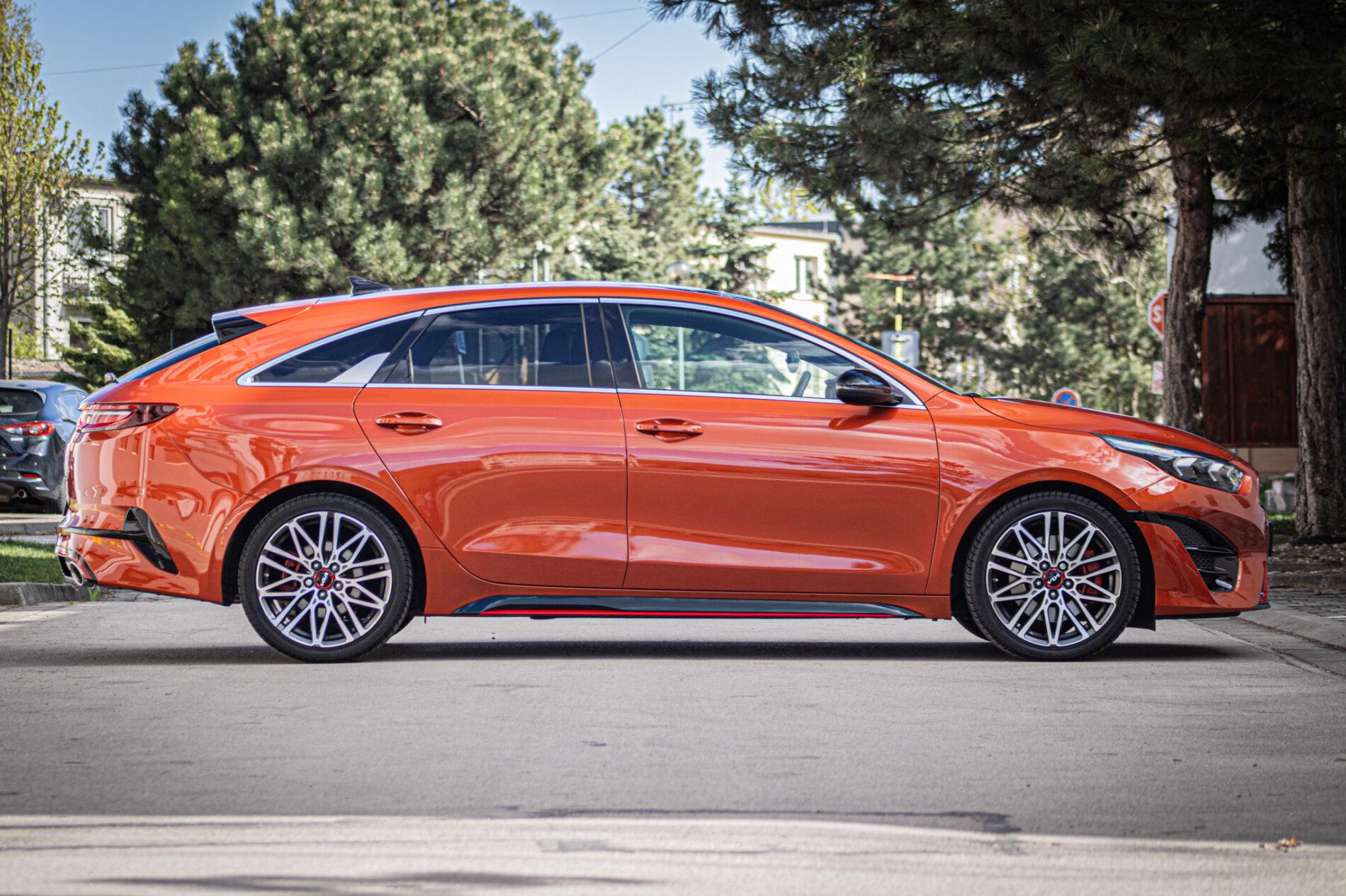 2023 Kia ProCeed GT, oranžová hatchback, 73 801 km