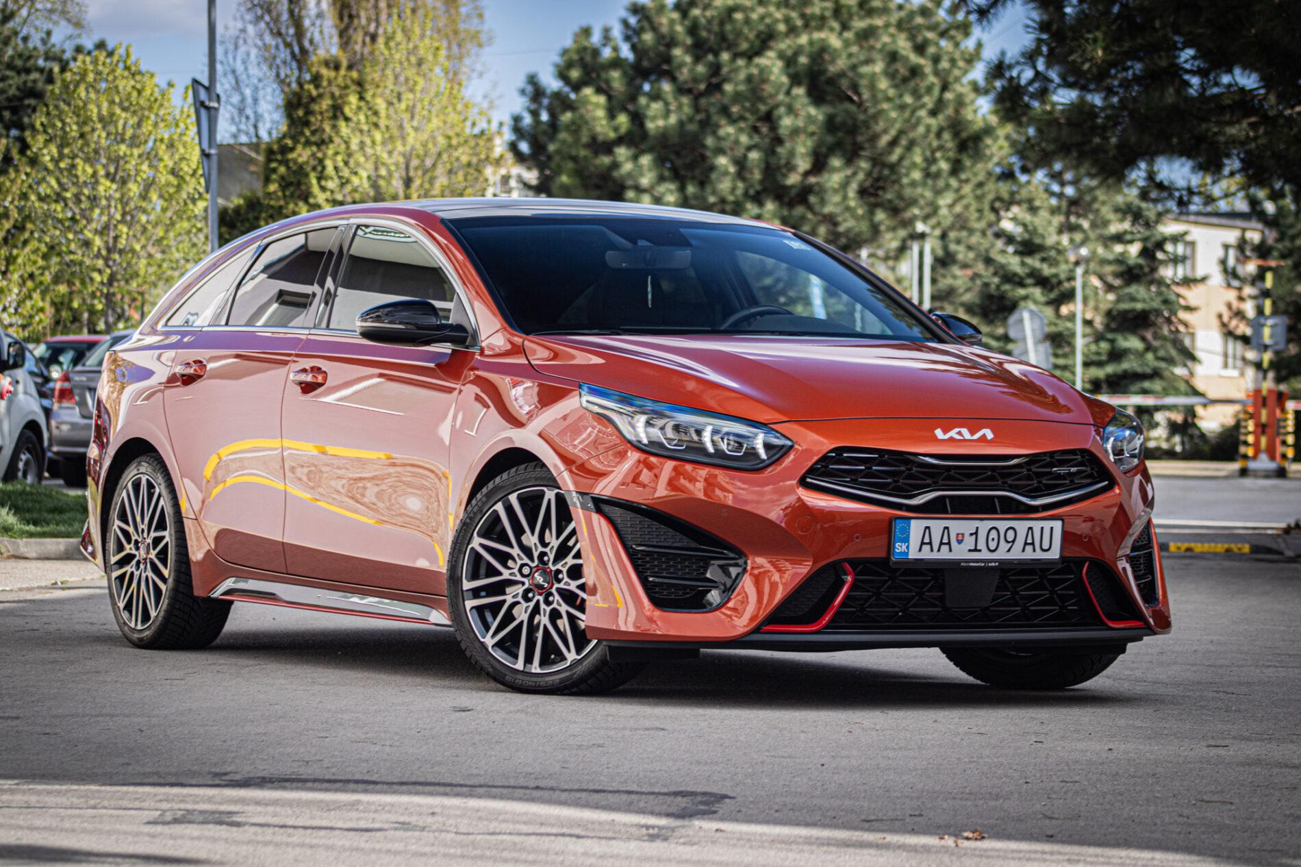 2023 Kia ProCeed GT, oranžová hatchback, 73 801 km