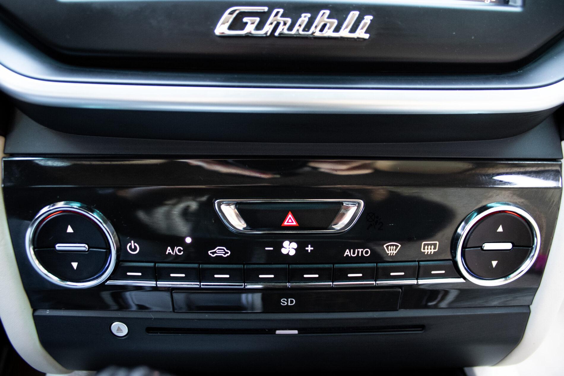2015 Maserati Ghibli, červená sedan, 108 508 km
