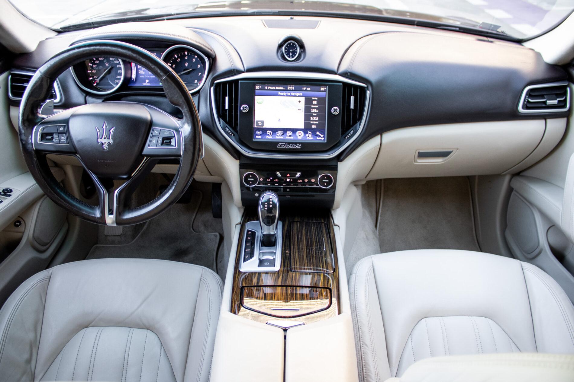 2015 Maserati Ghibli, červená sedan, 108 508 km