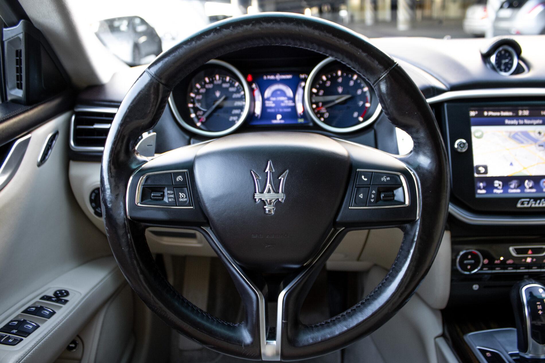 2015 Maserati Ghibli, červená sedan, 108 508 km