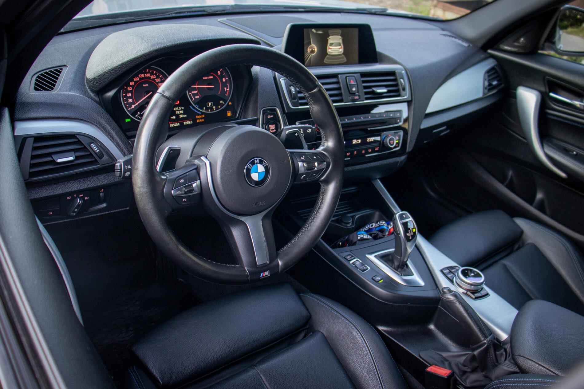 2017 BMW M140i, strieborná hatchback, 195 054 km