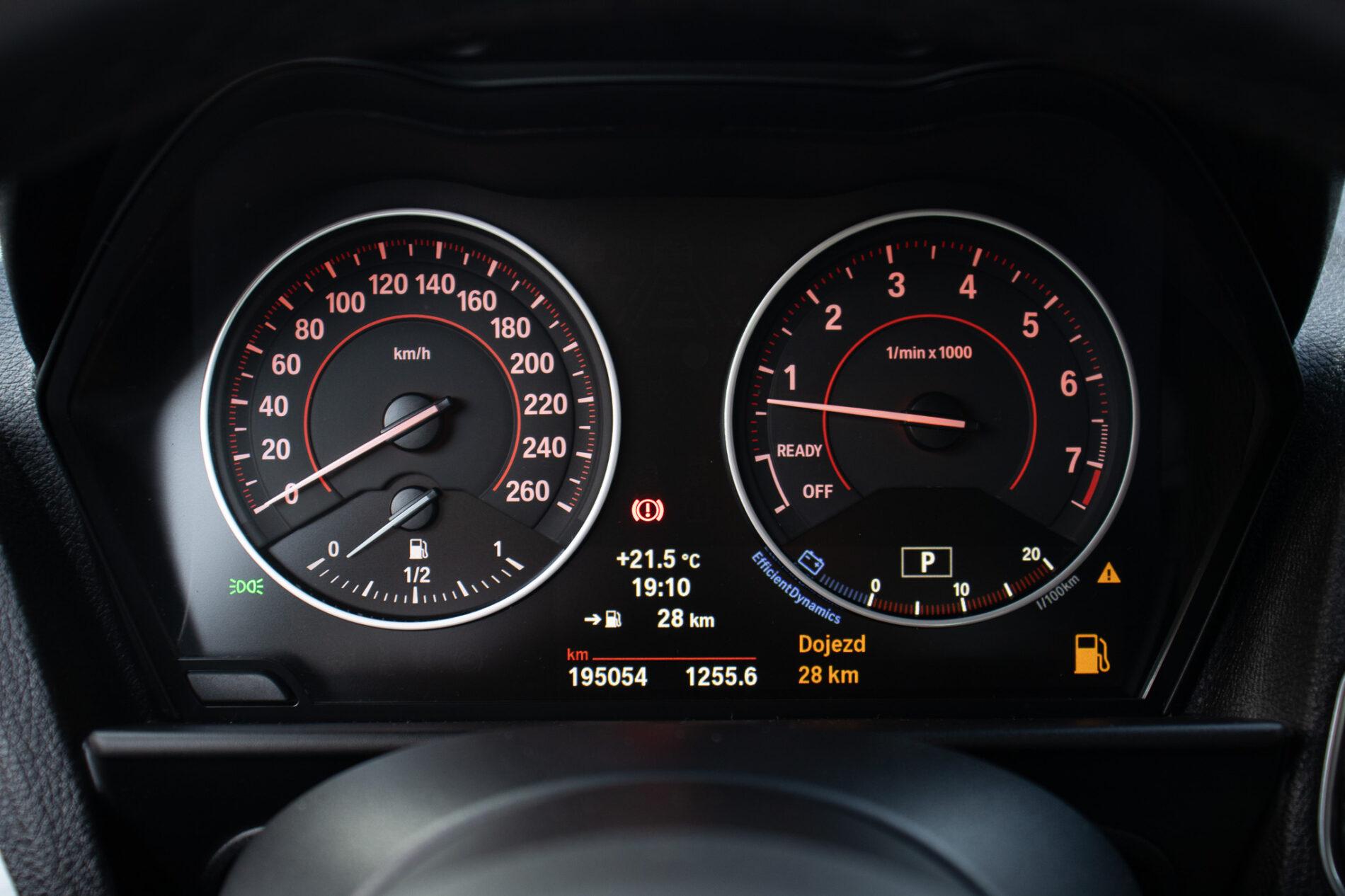 2017 BMW M140i, strieborná hatchback, 195 054 km